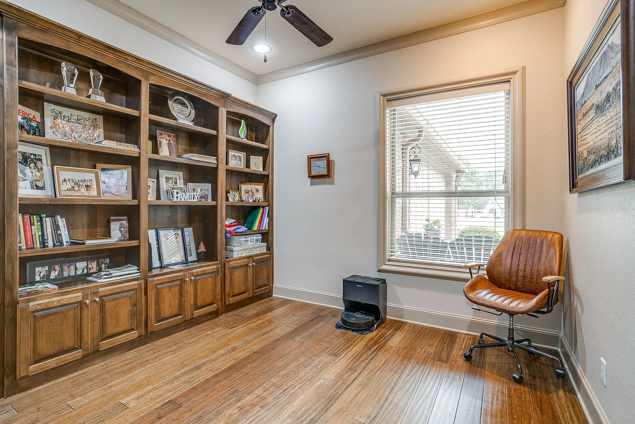 Single Family Residence For Sale in Hood County , 7101 Westover Drive, Granbury, Texas 76049, 3 Bedroom, 4 Bathroom, 2 Garage spaces, 3,034 Sqft, built in 2014, mls#21365704, Real Estate Agent in Granbury, Homes For Sale in Hood county, Homes For Sale in Granbury, Realtor in Granbury Texas, Real Estate Brokerage Independent Realty Texas, Luminita Cordes Realtor