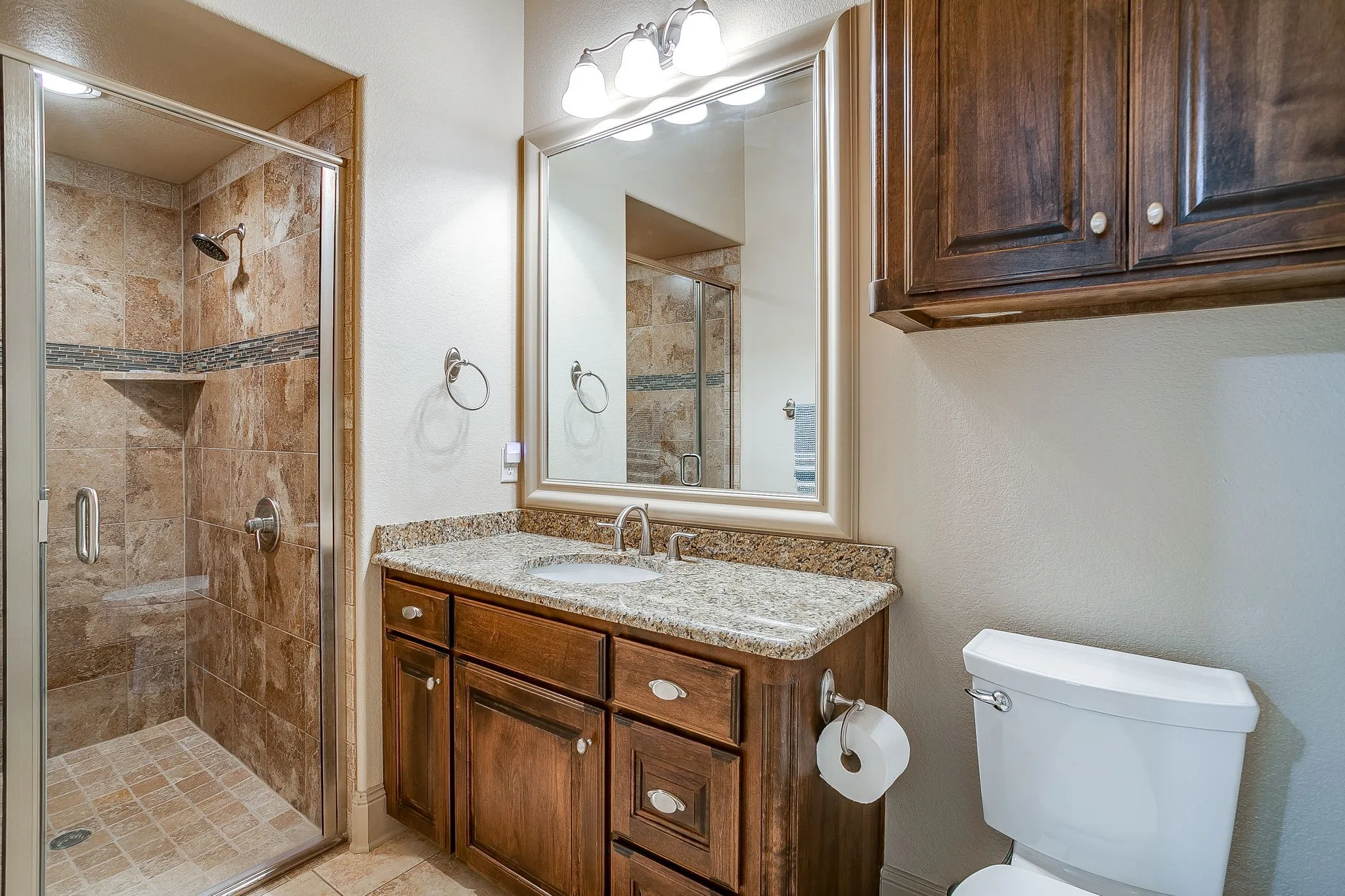 Single Family Residence For Sale in Hood County , 7101 Westover Drive, Granbury, Texas 76049, 3 Bedroom, 4 Bathroom, 2 Garage spaces, 3,034 Sqft, built in 2014, mls#21365704, Real Estate Agent in Granbury, Homes For Sale in Hood county, Homes For Sale in Granbury, Realtor in Granbury Texas, Real Estate Brokerage Independent Realty Texas, Luminita Cordes Realtor