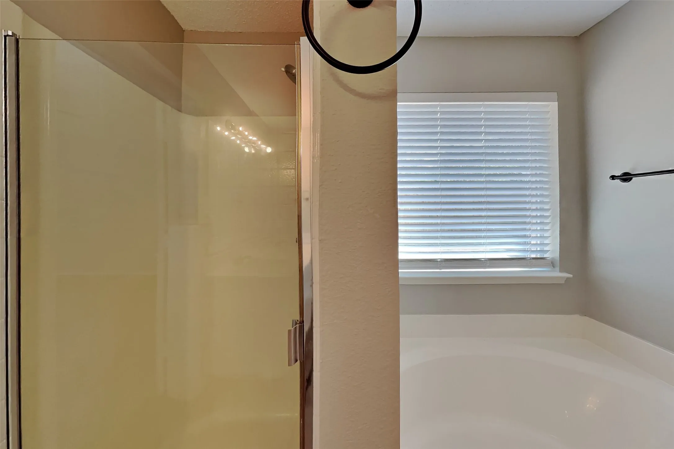 Single Family Residence For Rent in Tarrant County , 1822 Cancun Drive, Mansfield, Texas 76063, 4 Bedroom, 2 Bathroom, 2 Garage spaces, 1,825 Sqft, built in 2003, mls#21369741, Real Estate Agent in Mansfield, Homes For Rent in Tarrant county, Homes For Rent in Mansfield, Realtor in Mansfield Texas, Real Estate Brokerage Independent Realty Texas, Luminita Cordes Realtor