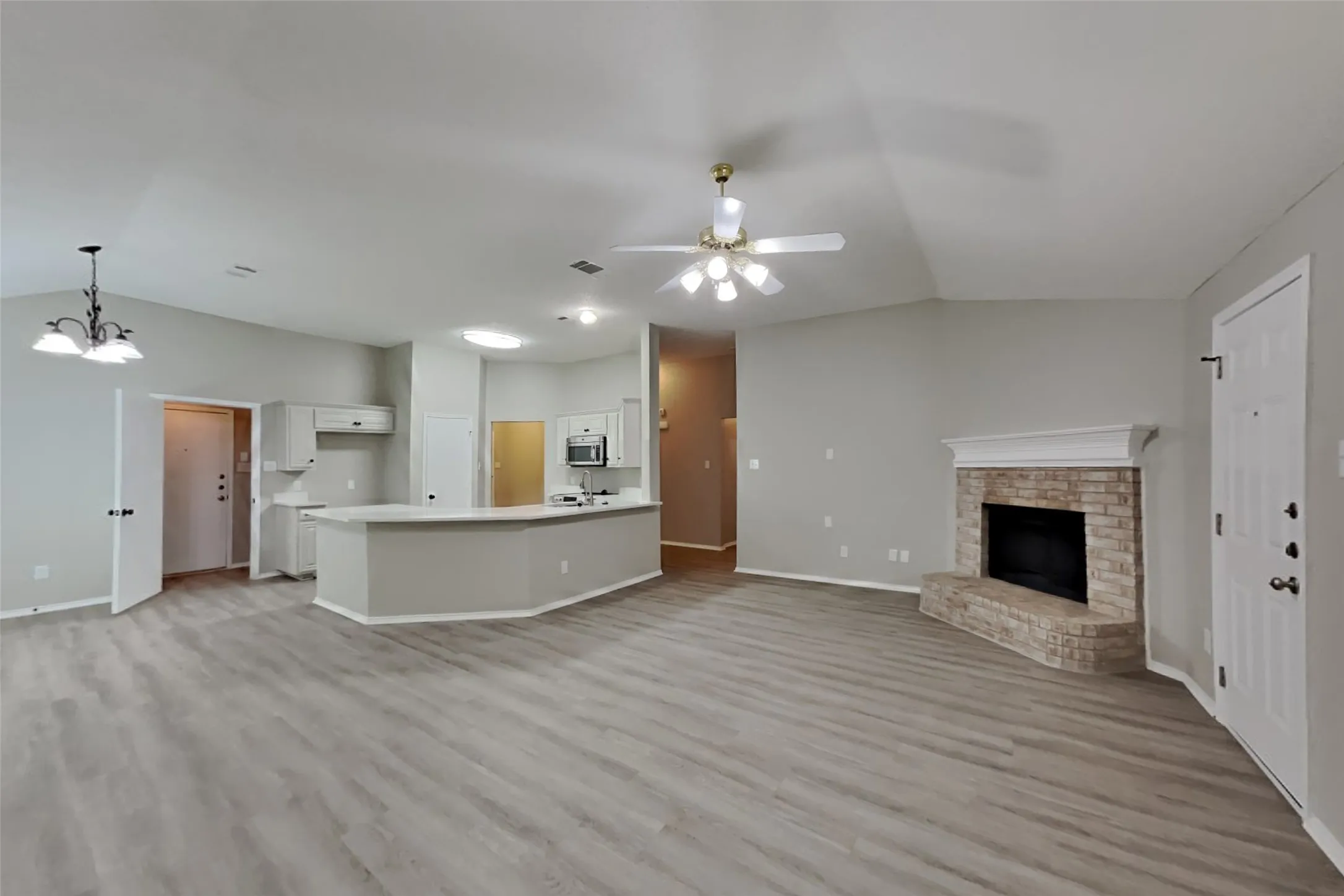 Single Family Residence For Rent in Tarrant County , 1822 Cancun Drive, Mansfield, Texas 76063, 4 Bedroom, 2 Bathroom, 2 Garage spaces, 1,825 Sqft, built in 2003, mls#21369741, Real Estate Agent in Mansfield, Homes For Rent in Tarrant county, Homes For Rent in Mansfield, Realtor in Mansfield Texas, Real Estate Brokerage Independent Realty Texas, Luminita Cordes Realtor