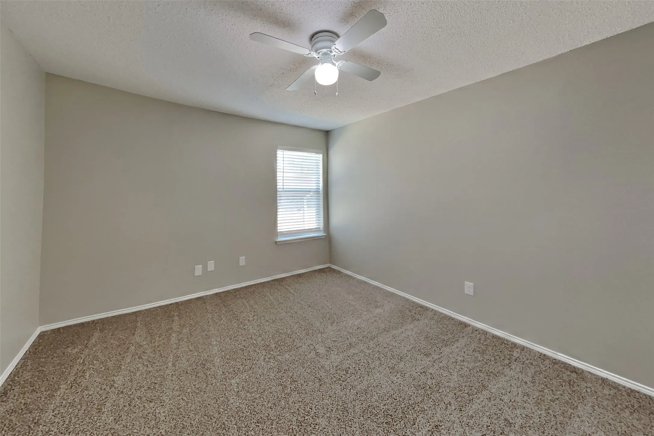 Single Family Residence For Rent in Tarrant County , 1822 Cancun Drive, Mansfield, Texas 76063, 4 Bedroom, 2 Bathroom, 2 Garage spaces, 1,825 Sqft, built in 2003, mls#21369741, Real Estate Agent in Mansfield, Homes For Rent in Tarrant county, Homes For Rent in Mansfield, Realtor in Mansfield Texas, Real Estate Brokerage Independent Realty Texas, Luminita Cordes Realtor