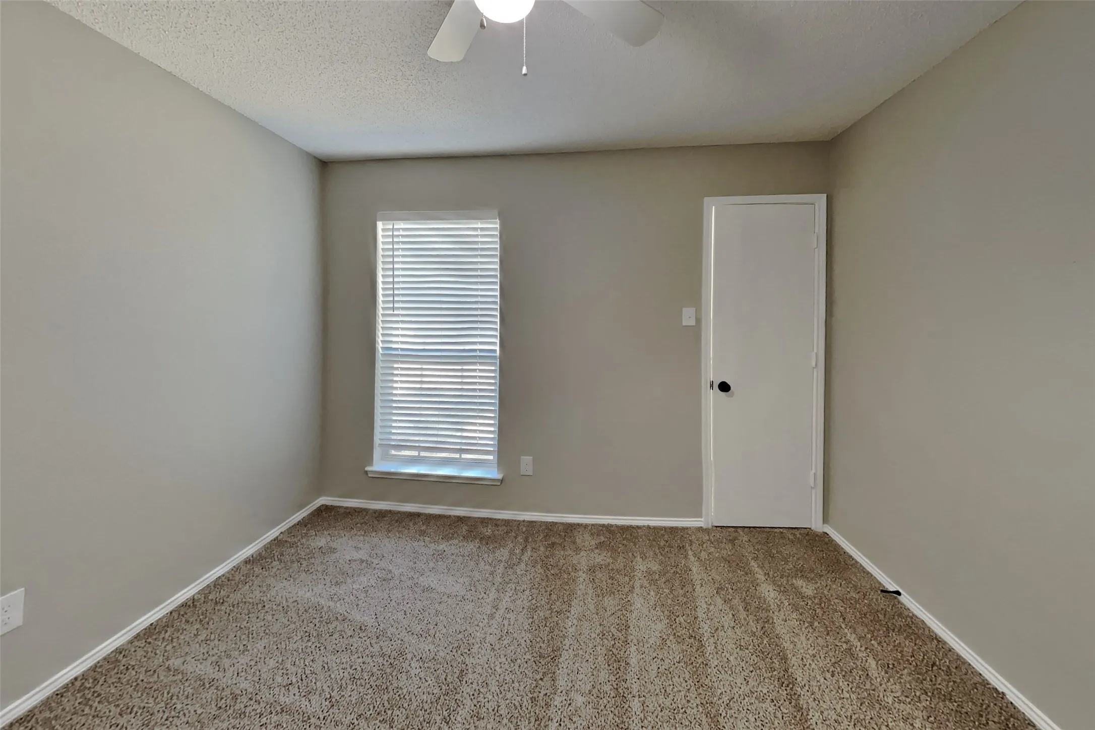 Single Family Residence For Rent in Tarrant County , 1822 Cancun Drive, Mansfield, Texas 76063, 4 Bedroom, 2 Bathroom, 2 Garage spaces, 1,825 Sqft, built in 2003, mls#21369741, Real Estate Agent in Mansfield, Homes For Rent in Tarrant county, Homes For Rent in Mansfield, Realtor in Mansfield Texas, Real Estate Brokerage Independent Realty Texas, Luminita Cordes Realtor