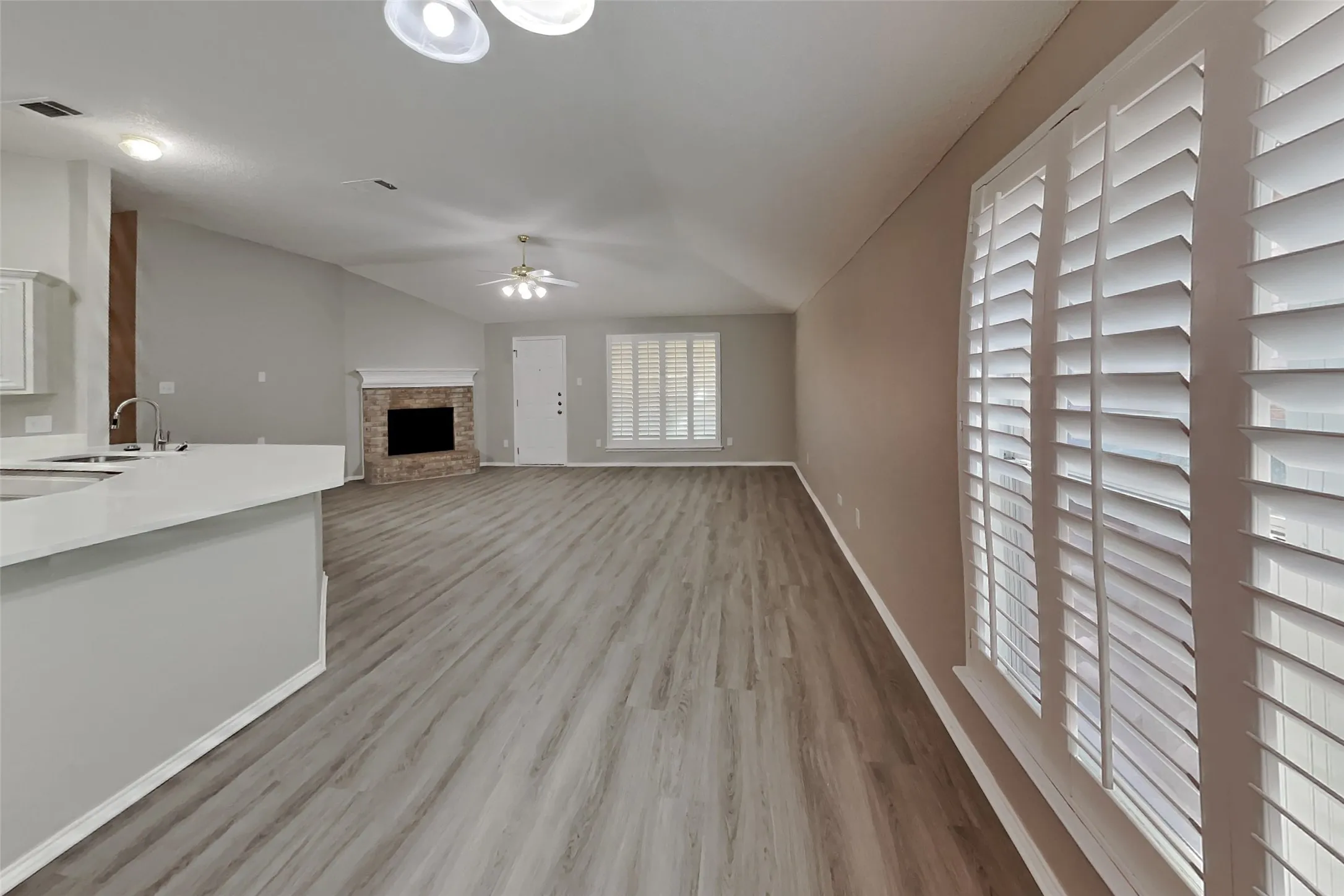 Single Family Residence For Rent in Tarrant County , 1822 Cancun Drive, Mansfield, Texas 76063, 4 Bedroom, 2 Bathroom, 2 Garage spaces, 1,825 Sqft, built in 2003, mls#21369741, Real Estate Agent in Mansfield, Homes For Rent in Tarrant county, Homes For Rent in Mansfield, Realtor in Mansfield Texas, Real Estate Brokerage Independent Realty Texas, Luminita Cordes Realtor