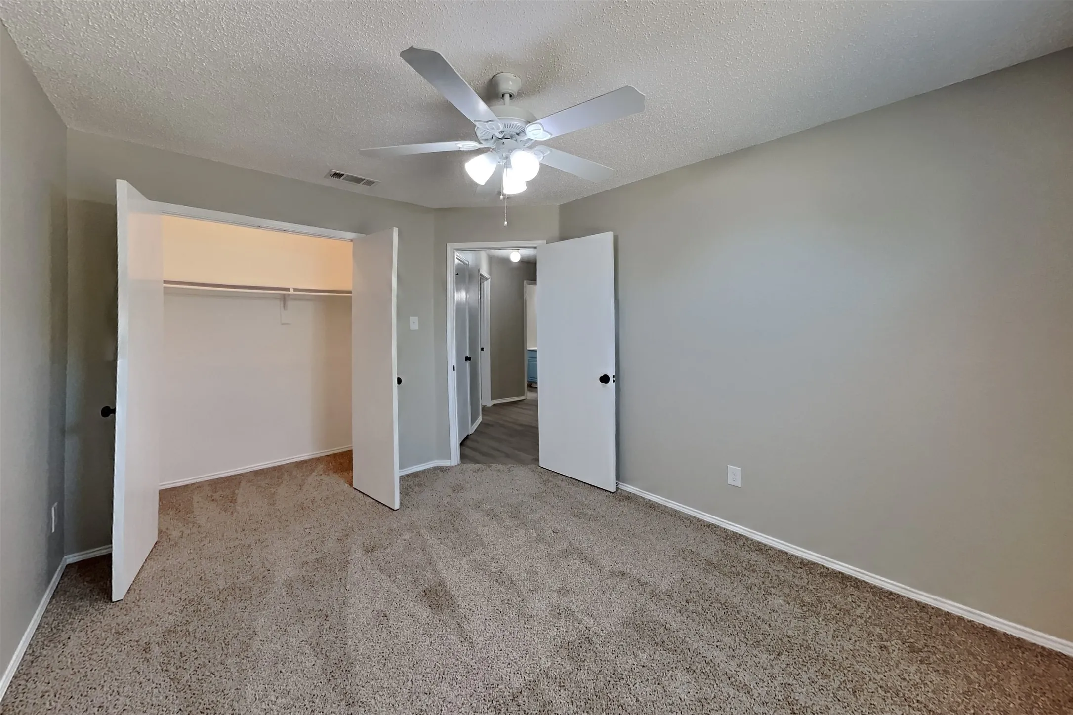 Single Family Residence For Rent in Tarrant County , 1822 Cancun Drive, Mansfield, Texas 76063, 4 Bedroom, 2 Bathroom, 2 Garage spaces, 1,825 Sqft, built in 2003, mls#21369741, Real Estate Agent in Mansfield, Homes For Rent in Tarrant county, Homes For Rent in Mansfield, Realtor in Mansfield Texas, Real Estate Brokerage Independent Realty Texas, Luminita Cordes Realtor