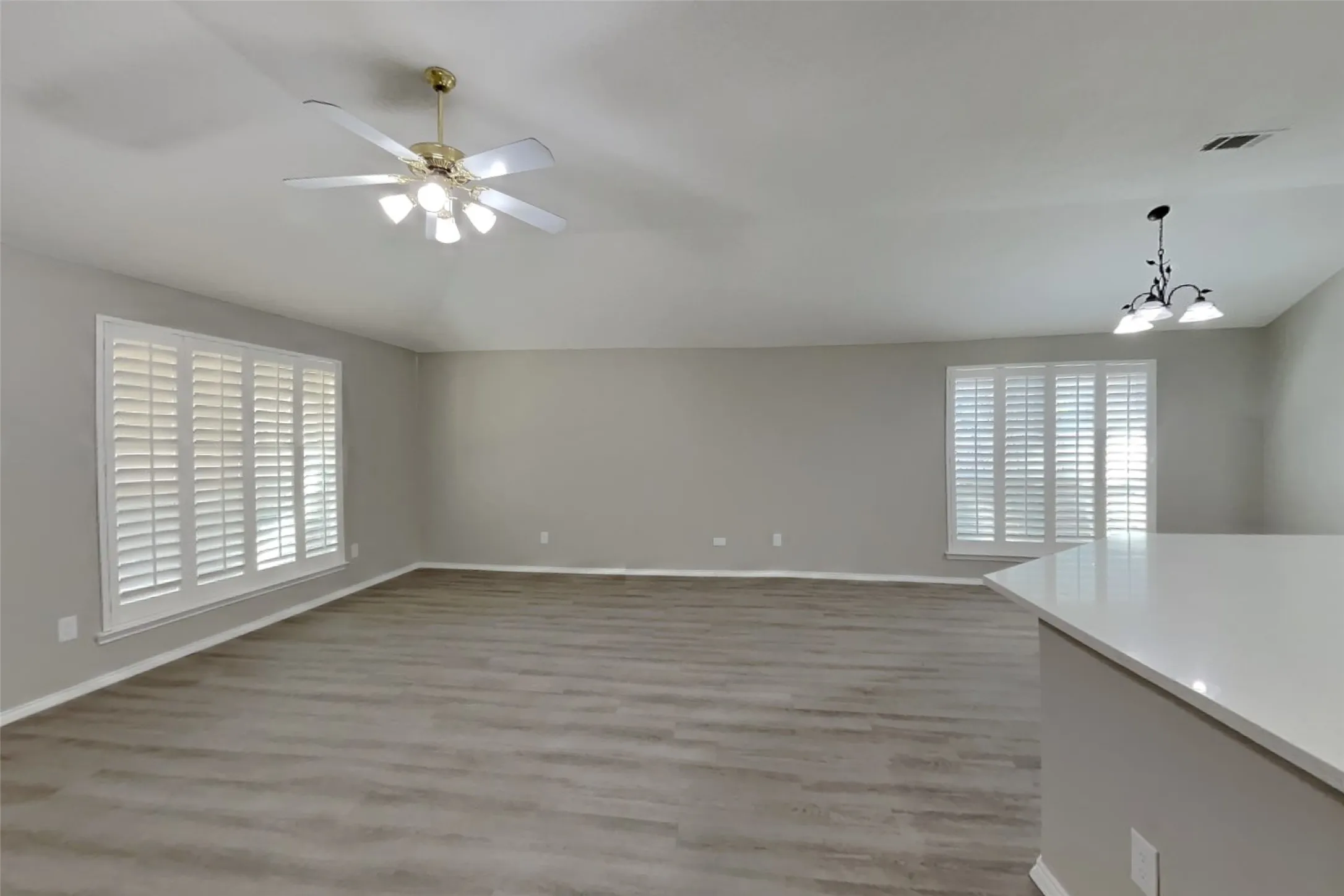Single Family Residence For Rent in Tarrant County , 1822 Cancun Drive, Mansfield, Texas 76063, 4 Bedroom, 2 Bathroom, 2 Garage spaces, 1,825 Sqft, built in 2003, mls#21369741, Real Estate Agent in Mansfield, Homes For Rent in Tarrant county, Homes For Rent in Mansfield, Realtor in Mansfield Texas, Real Estate Brokerage Independent Realty Texas, Luminita Cordes Realtor