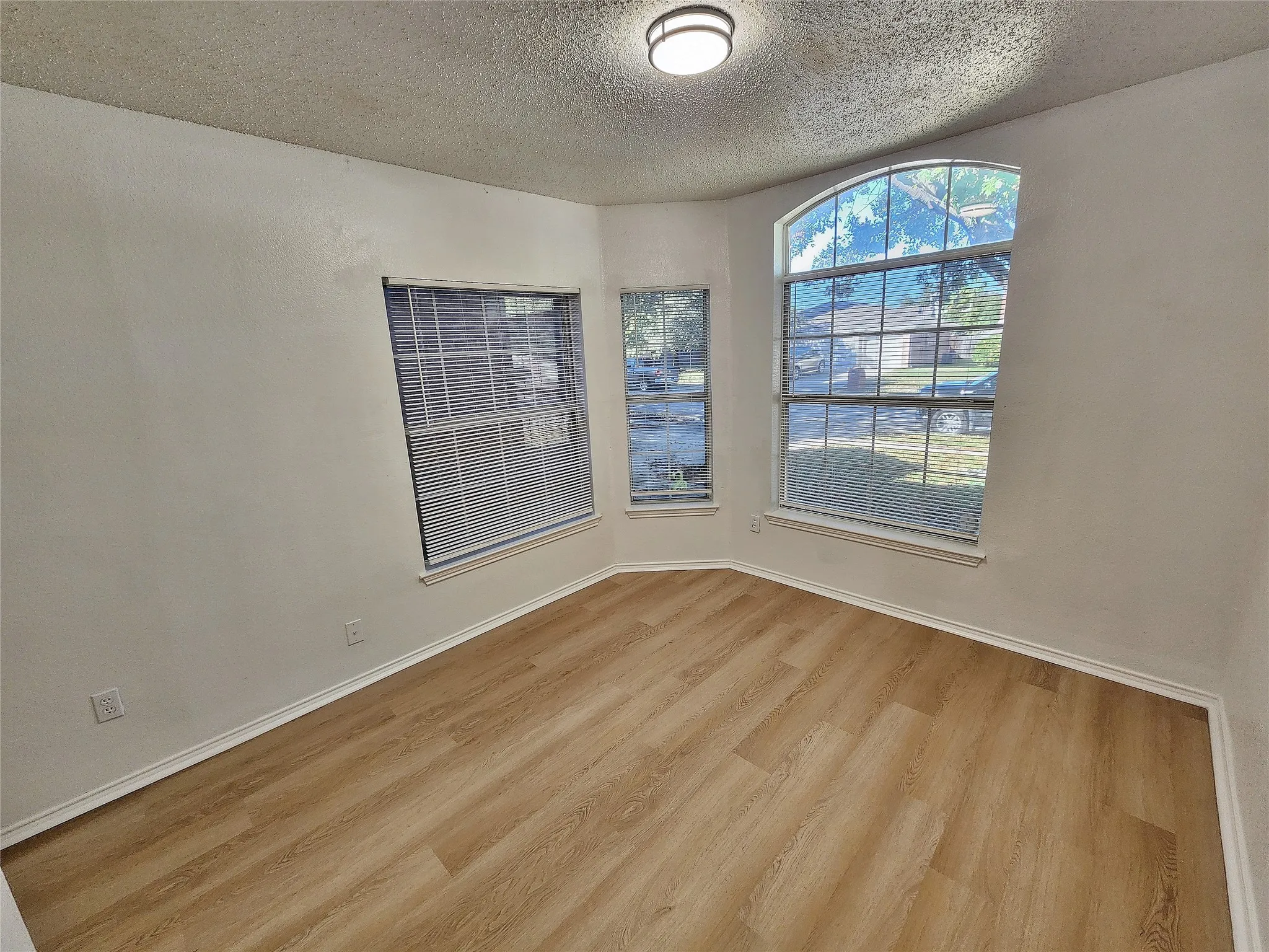 Single Family Residence For Rent in Tarrant County , 741 Cardinal Drive, Saginaw, Texas 76131, 3 Bedroom, 2 Bathroom, 2 Garage spaces, 1,723 Sqft, built in 2001, mls#21369743, Real Estate Agent in Saginaw, Homes For Rent in Tarrant county, Homes For Rent in Saginaw, Realtor in Saginaw Texas, Real Estate Brokerage Independent Realty Texas, Luminita Cordes Realtor