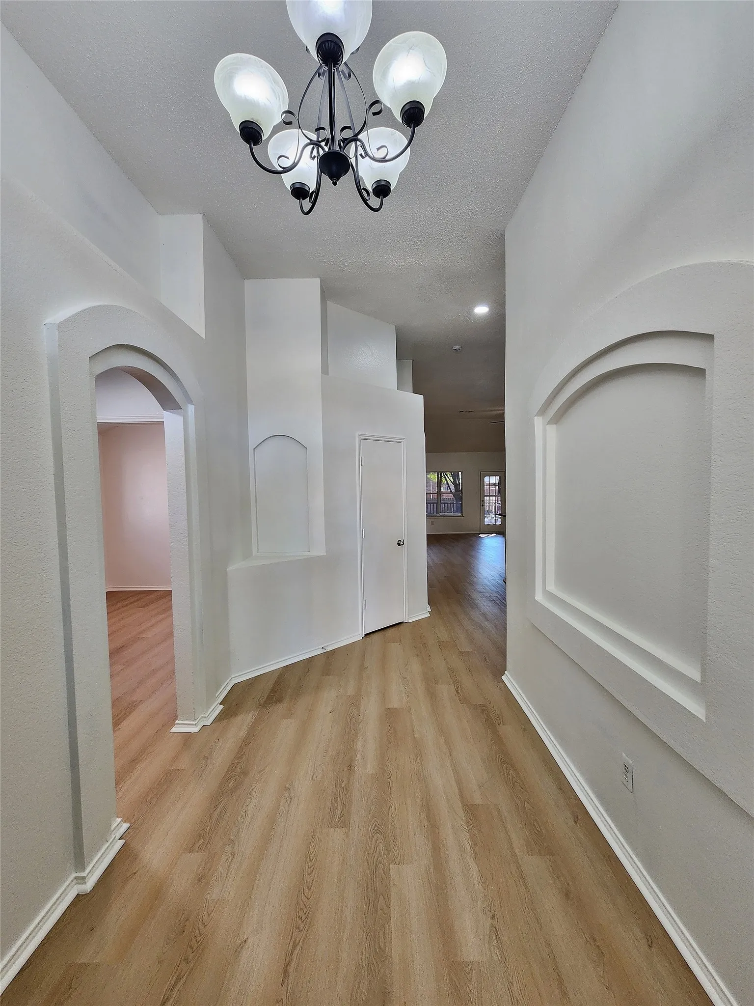 Single Family Residence For Rent in Tarrant County , 741 Cardinal Drive, Saginaw, Texas 76131, 3 Bedroom, 2 Bathroom, 2 Garage spaces, 1,723 Sqft, built in 2001, mls#21369743, Real Estate Agent in Saginaw, Homes For Rent in Tarrant county, Homes For Rent in Saginaw, Realtor in Saginaw Texas, Real Estate Brokerage Independent Realty Texas, Luminita Cordes Realtor