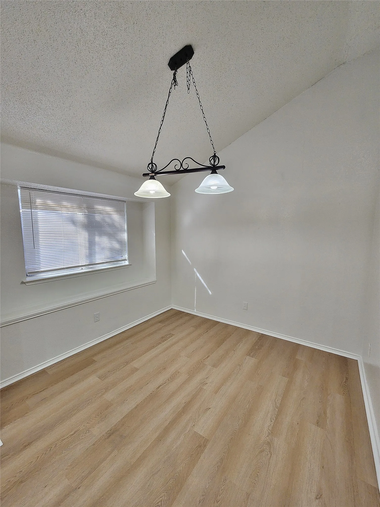 Single Family Residence For Rent in Tarrant County , 741 Cardinal Drive, Saginaw, Texas 76131, 3 Bedroom, 2 Bathroom, 2 Garage spaces, 1,723 Sqft, built in 2001, mls#21369743, Real Estate Agent in Saginaw, Homes For Rent in Tarrant county, Homes For Rent in Saginaw, Realtor in Saginaw Texas, Real Estate Brokerage Independent Realty Texas, Luminita Cordes Realtor