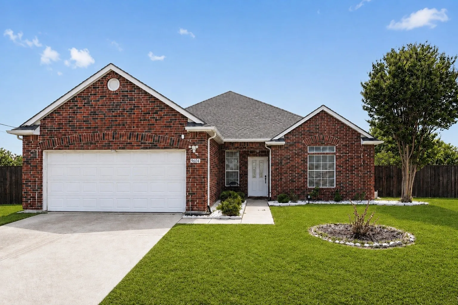 Single Family Residence For Sale in Collin County , 9604 Bull Creek Drive, Plano, Texas 75025, 3 Bedroom, 2 Bathroom, 2 Garage spaces, 1,844 Sqft, built in 2001, mls#21368587, Real Estate Agent in Plano, Homes For Sale in Collin county, Homes For Sale in Plano, Realtor in Plano Texas, Real Estate Brokerage Independent Realty Texas, Luminita Cordes Realtor