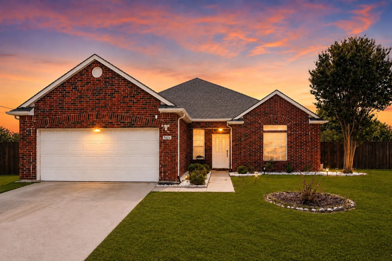 Single Family Residence For Sale in Collin County , 9604 Bull Creek Drive, Plano, Texas 75025, 3 Bedroom, 2 Bathroom, 2 Garage spaces, 1,844 Sqft, built in 2001, mls#21368587, Real Estate Agent in Plano, Homes For Sale in Collin county, Homes For Sale in Plano, Realtor in Plano Texas, Real Estate Brokerage Independent Realty Texas, Luminita Cordes Realtor