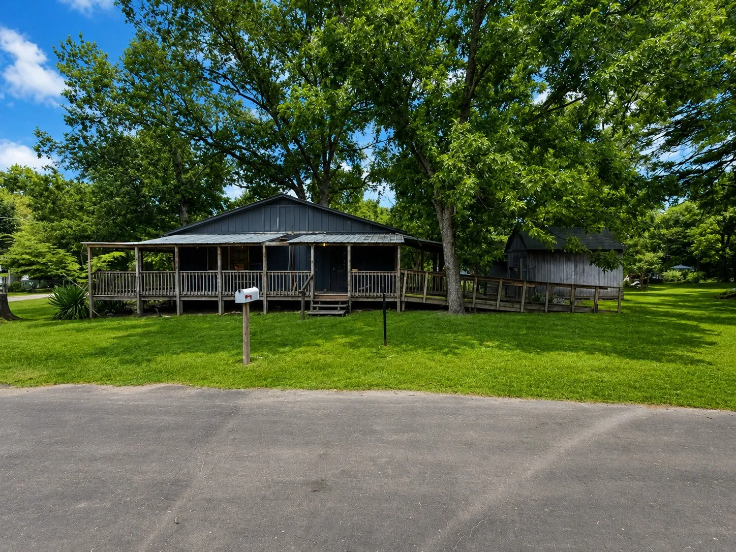 Single Family Residence For Sale in Wood County , 286 County Road 2175, Quitman, Texas 75783, 2 Bedroom, 1 Bathroom, Garage spaces, 999 Sqft, built in 1990, mls#21369745, Real Estate Agent in Quitman, Homes For Sale in Wood county, Homes For Sale in Quitman, Realtor in Quitman Texas, Real Estate Brokerage Independent Realty Texas, Luminita Cordes Realtor