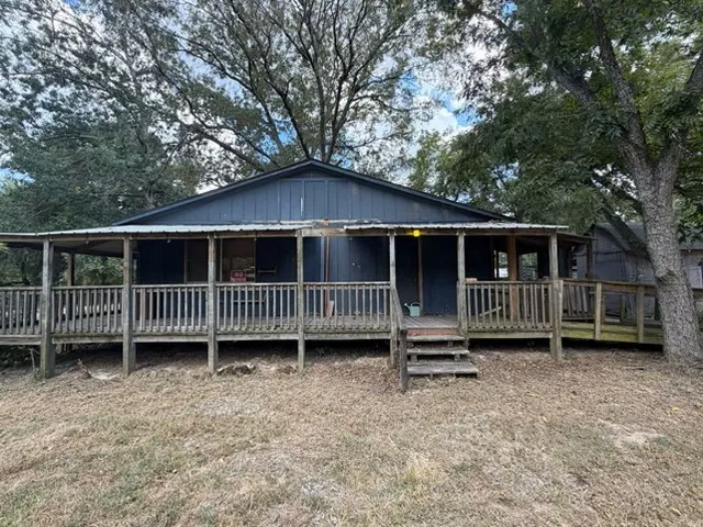 Single Family Residence For Sale in Wood County , 286 County Road 2175, Quitman, Texas 75783, 2 Bedroom, 1 Bathroom, Garage spaces, 999 Sqft, built in 1990, mls#21369745, Real Estate Agent in Quitman, Homes For Sale in Wood county, Homes For Sale in Quitman, Realtor in Quitman Texas, Real Estate Brokerage Independent Realty Texas, Luminita Cordes Realtor