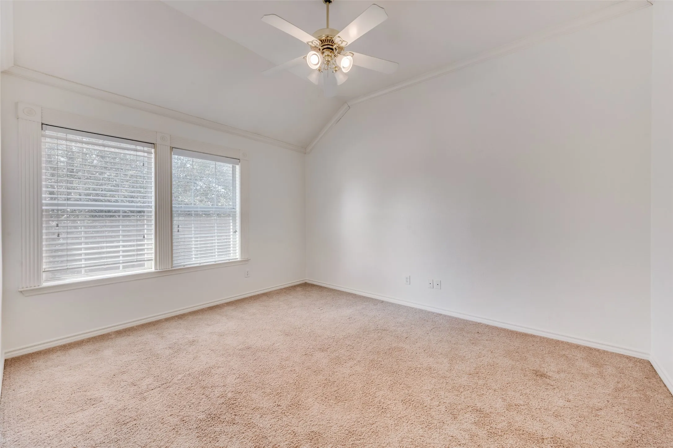 Single Family Residence For Sale in Tarrant County , 4804 Grapevine Terrace, Fort Worth, Texas 76123, 6 Bedroom, 5 Bathroom, 2 Garage spaces, 4,468 Sqft, built in 2003, mls#21368812, Real Estate Agent in Fort Worth, Homes For Sale in Tarrant county, Homes For Sale in Fort Worth, Realtor in Fort Worth Texas, Real Estate Brokerage Independent Realty Texas, Luminita Cordes Realtor