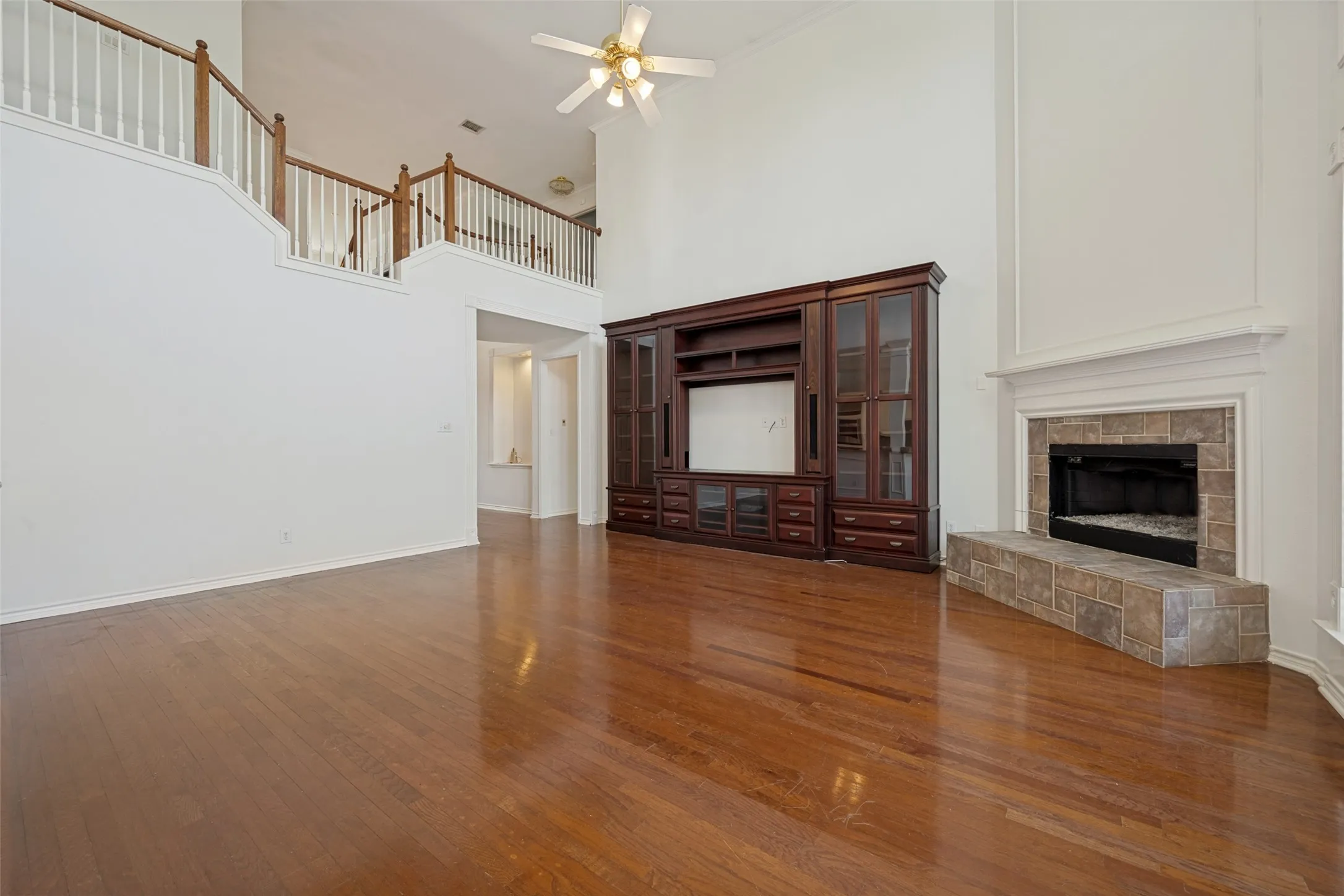 Single Family Residence For Sale in Tarrant County , 4804 Grapevine Terrace, Fort Worth, Texas 76123, 6 Bedroom, 5 Bathroom, 2 Garage spaces, 4,468 Sqft, built in 2003, mls#21368812, Real Estate Agent in Fort Worth, Homes For Sale in Tarrant county, Homes For Sale in Fort Worth, Realtor in Fort Worth Texas, Real Estate Brokerage Independent Realty Texas, Luminita Cordes Realtor