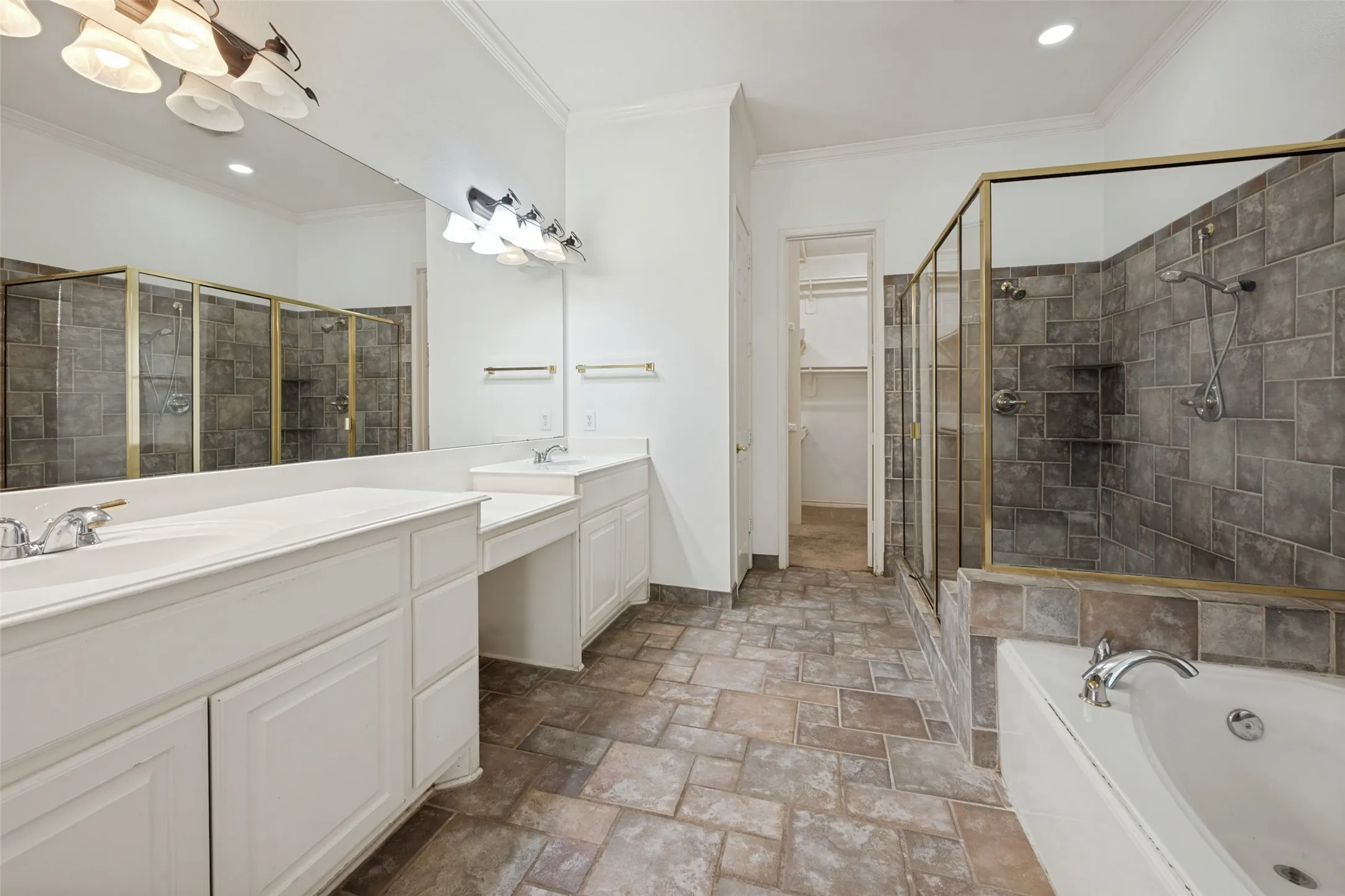 Single Family Residence For Sale in Tarrant County , 4804 Grapevine Terrace, Fort Worth, Texas 76123, 6 Bedroom, 5 Bathroom, 2 Garage spaces, 4,468 Sqft, built in 2003, mls#21368812, Real Estate Agent in Fort Worth, Homes For Sale in Tarrant county, Homes For Sale in Fort Worth, Realtor in Fort Worth Texas, Real Estate Brokerage Independent Realty Texas, Luminita Cordes Realtor