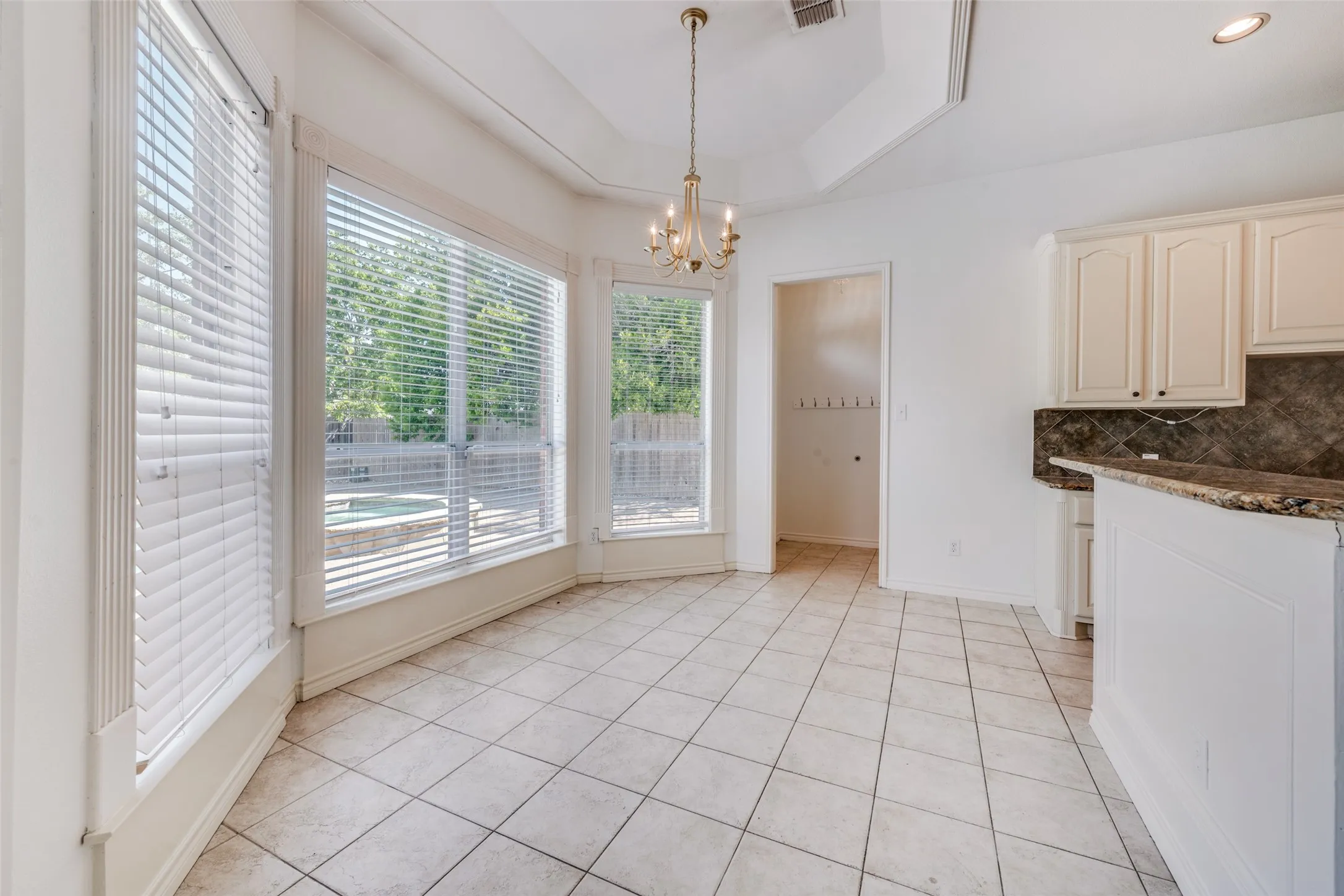 Single Family Residence For Sale in Tarrant County , 4804 Grapevine Terrace, Fort Worth, Texas 76123, 6 Bedroom, 5 Bathroom, 2 Garage spaces, 4,468 Sqft, built in 2003, mls#21368812, Real Estate Agent in Fort Worth, Homes For Sale in Tarrant county, Homes For Sale in Fort Worth, Realtor in Fort Worth Texas, Real Estate Brokerage Independent Realty Texas, Luminita Cordes Realtor