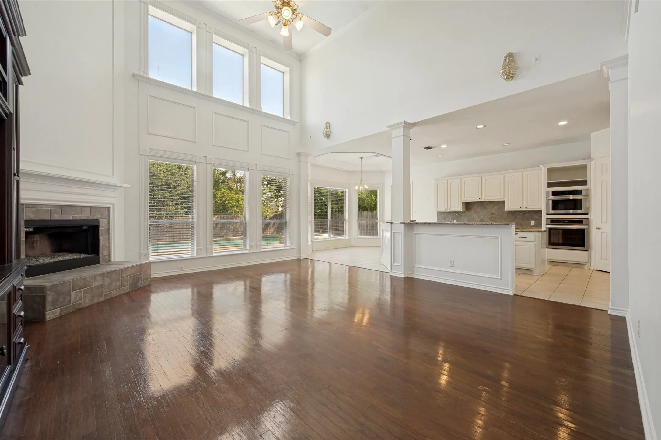 Single Family Residence For Sale in Tarrant County , 4804 Grapevine Terrace, Fort Worth, Texas 76123, 6 Bedroom, 5 Bathroom, 2 Garage spaces, 4,468 Sqft, built in 2003, mls#21368812, Real Estate Agent in Fort Worth, Homes For Sale in Tarrant county, Homes For Sale in Fort Worth, Realtor in Fort Worth Texas, Real Estate Brokerage Independent Realty Texas, Luminita Cordes Realtor