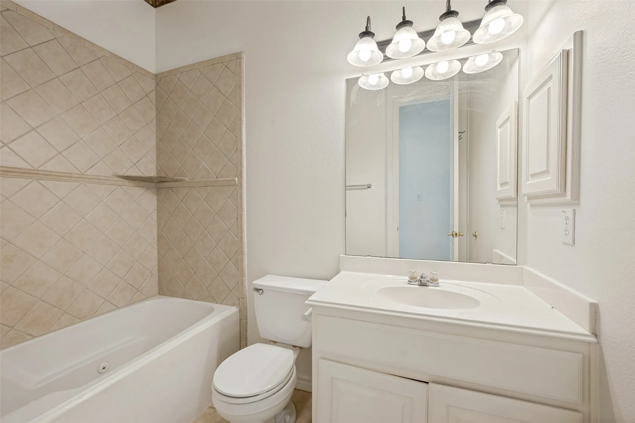 Single Family Residence For Sale in Tarrant County , 4804 Grapevine Terrace, Fort Worth, Texas 76123, 6 Bedroom, 5 Bathroom, 2 Garage spaces, 4,468 Sqft, built in 2003, mls#21368812, Real Estate Agent in Fort Worth, Homes For Sale in Tarrant county, Homes For Sale in Fort Worth, Realtor in Fort Worth Texas, Real Estate Brokerage Independent Realty Texas, Luminita Cordes Realtor