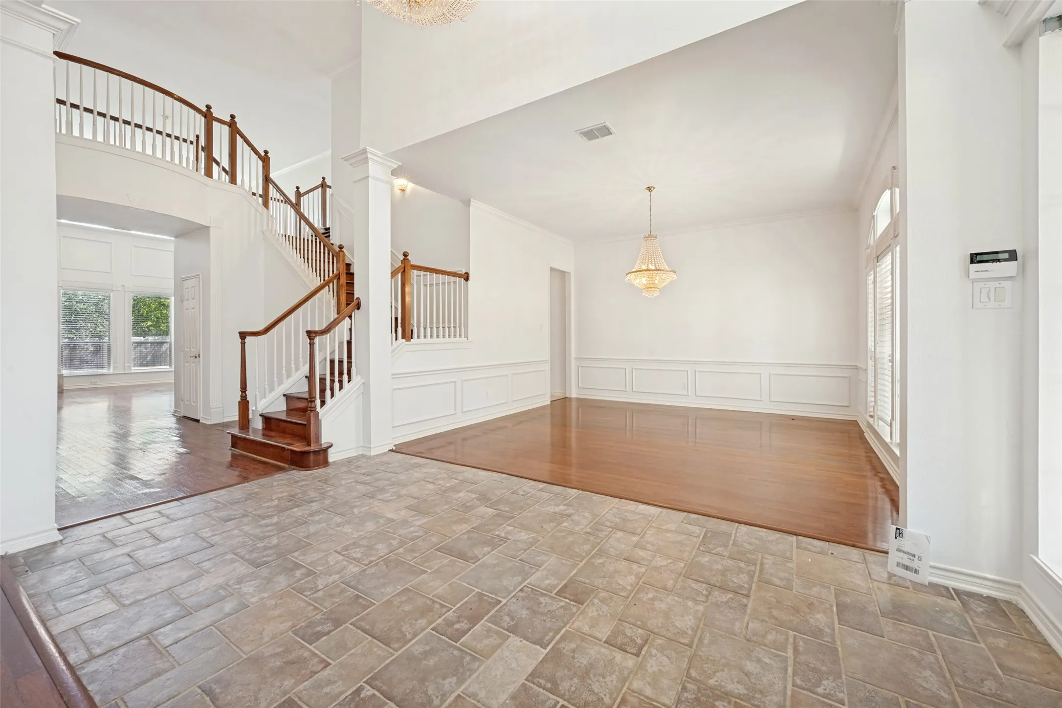 Single Family Residence For Sale in Tarrant County , 4804 Grapevine Terrace, Fort Worth, Texas 76123, 6 Bedroom, 5 Bathroom, 2 Garage spaces, 4,468 Sqft, built in 2003, mls#21368812, Real Estate Agent in Fort Worth, Homes For Sale in Tarrant county, Homes For Sale in Fort Worth, Realtor in Fort Worth Texas, Real Estate Brokerage Independent Realty Texas, Luminita Cordes Realtor