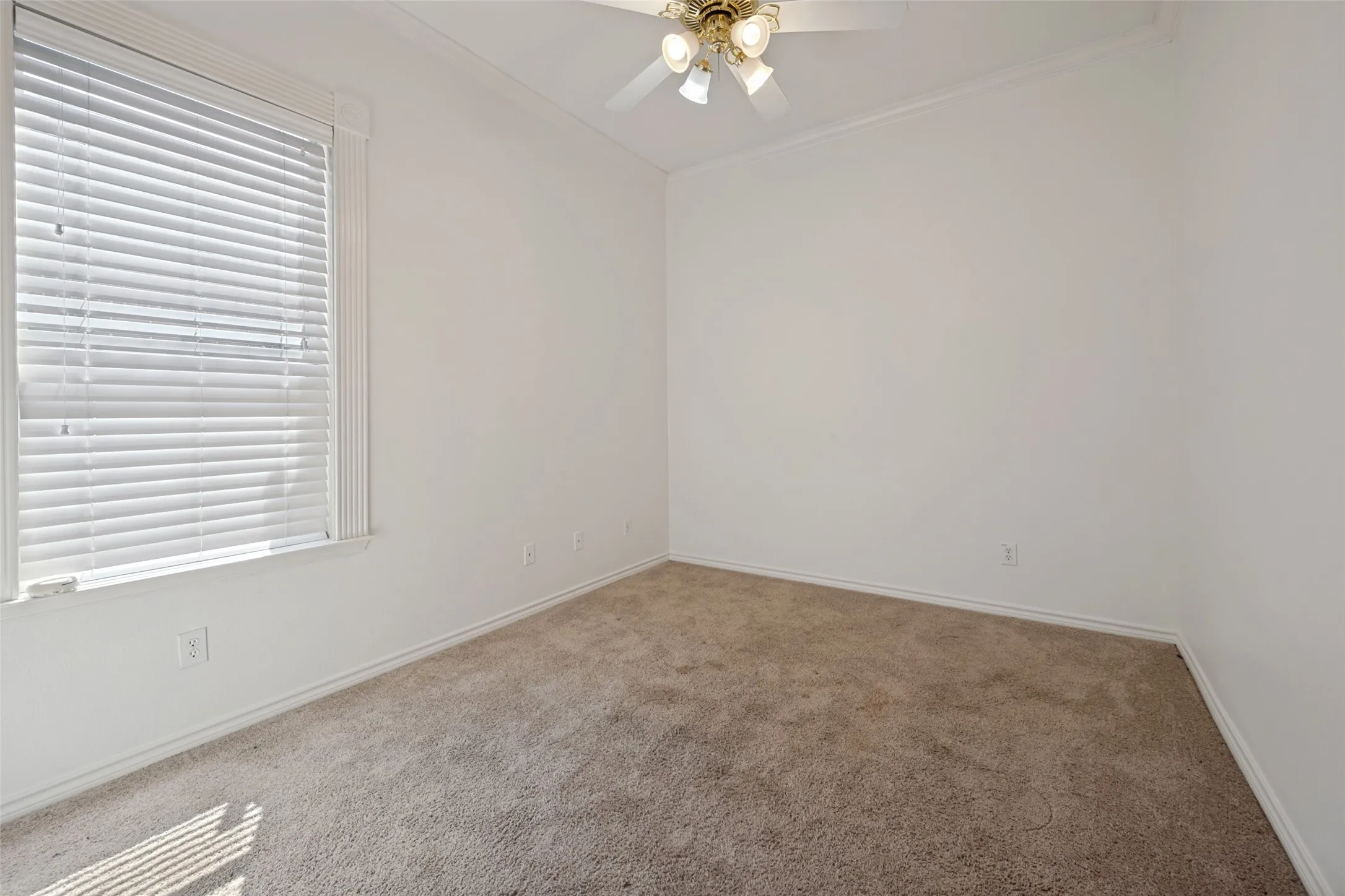 Single Family Residence For Sale in Tarrant County , 4804 Grapevine Terrace, Fort Worth, Texas 76123, 6 Bedroom, 5 Bathroom, 2 Garage spaces, 4,468 Sqft, built in 2003, mls#21368812, Real Estate Agent in Fort Worth, Homes For Sale in Tarrant county, Homes For Sale in Fort Worth, Realtor in Fort Worth Texas, Real Estate Brokerage Independent Realty Texas, Luminita Cordes Realtor