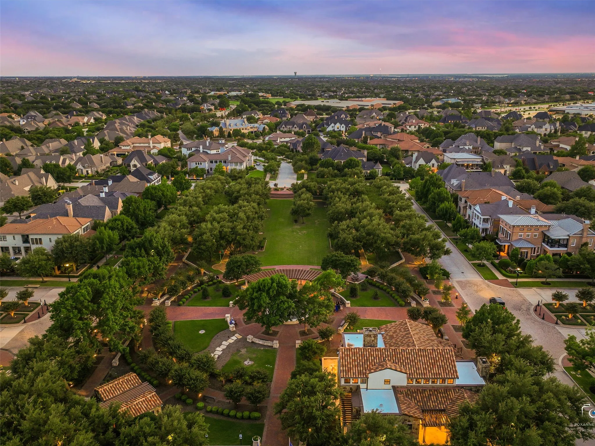 Single Family Residence For Sale in Denton County , 4118 Fallbrook Drive, Frisco, Texas 75033, 5 Bedroom, 6 Bathroom, 3 Garage spaces, 4,823 Sqft, built in 2015, mls#21369456, Real Estate Agent in Frisco, Homes For Sale in Denton county, Homes For Sale in Frisco, Realtor in Frisco Texas, Real Estate Brokerage Independent Realty Texas, Luminita Cordes Realtor