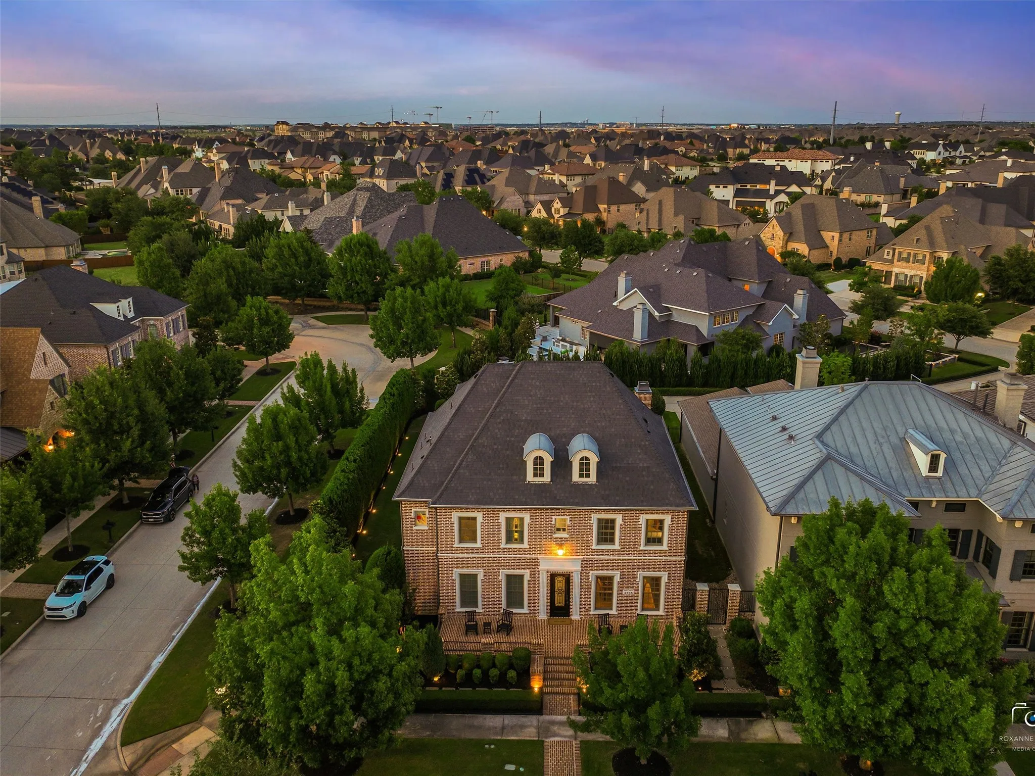 Single Family Residence For Sale in Denton County , 4118 Fallbrook Drive, Frisco, Texas 75033, 5 Bedroom, 6 Bathroom, 3 Garage spaces, 4,823 Sqft, built in 2015, mls#21369456, Real Estate Agent in Frisco, Homes For Sale in Denton county, Homes For Sale in Frisco, Realtor in Frisco Texas, Real Estate Brokerage Independent Realty Texas, Luminita Cordes Realtor