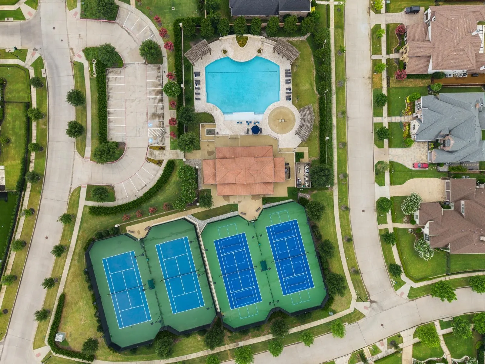Community Pool / tennis courts / kitchen / service bathrooms / meeting room / great room for celebrations / Olympic size pool.
Neighborhood Committees include groups of organized celebrations of Holidays and additional smaller group activities. If you are interested in learning more a list can be sent to you.