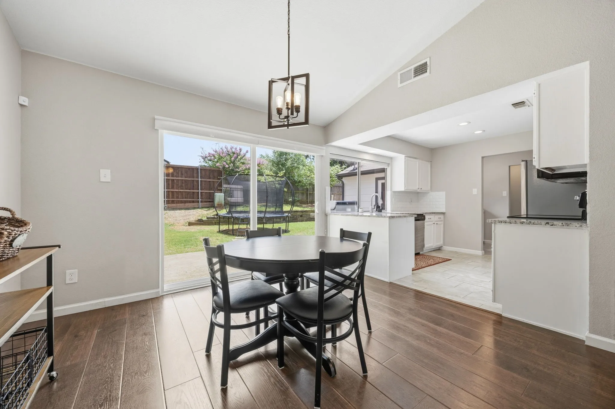Single Family Residence For Sale in Tarrant County , 408 Thorn Wood Drive, Euless, Texas 76039, 3 Bedroom, 2 Bathroom, 2 Garage spaces, 1,523 Sqft, built in 1982, mls#21369759, Real Estate Agent in Euless, Homes For Sale in Tarrant county, Homes For Sale in Euless, Realtor in Euless Texas, Real Estate Brokerage Independent Realty Texas, Luminita Cordes Realtor