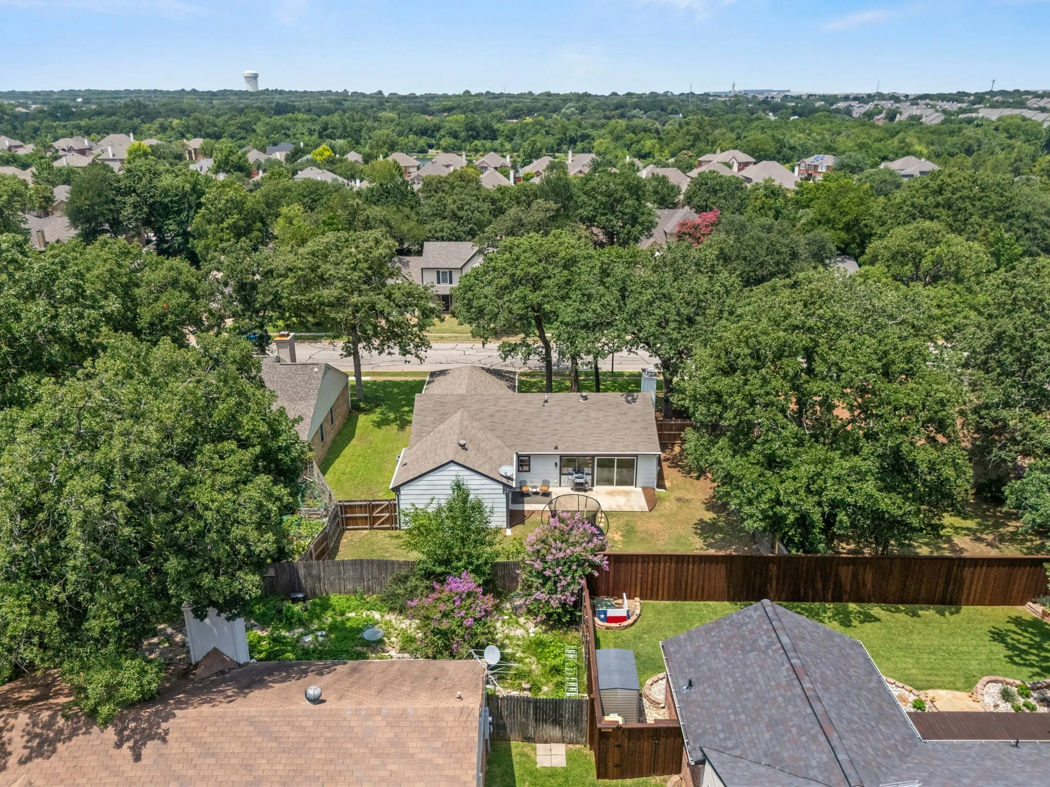 Single Family Residence For Sale in Tarrant County , 408 Thorn Wood Drive, Euless, Texas 76039, 3 Bedroom, 2 Bathroom, 2 Garage spaces, 1,523 Sqft, built in 1982, mls#21369759, Real Estate Agent in Euless, Homes For Sale in Tarrant county, Homes For Sale in Euless, Realtor in Euless Texas, Real Estate Brokerage Independent Realty Texas, Luminita Cordes Realtor
