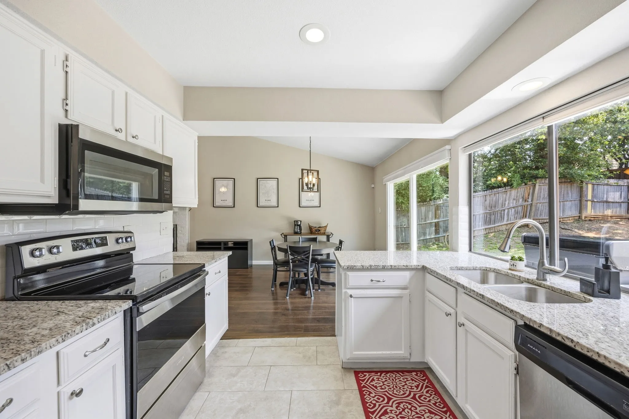 Single Family Residence For Sale in Tarrant County , 408 Thorn Wood Drive, Euless, Texas 76039, 3 Bedroom, 2 Bathroom, 2 Garage spaces, 1,523 Sqft, built in 1982, mls#21369759, Real Estate Agent in Euless, Homes For Sale in Tarrant county, Homes For Sale in Euless, Realtor in Euless Texas, Real Estate Brokerage Independent Realty Texas, Luminita Cordes Realtor