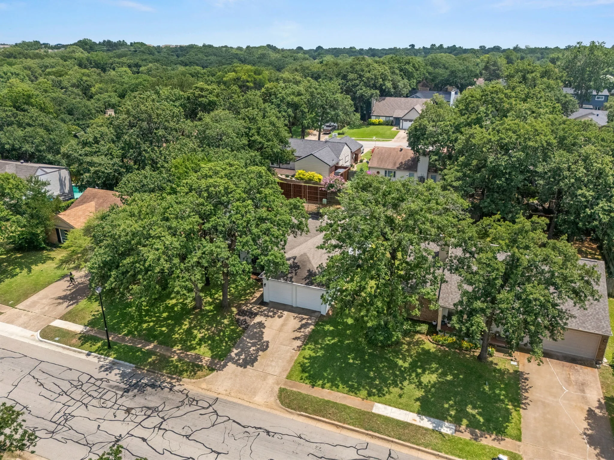 Single Family Residence For Sale in Tarrant County , 408 Thorn Wood Drive, Euless, Texas 76039, 3 Bedroom, 2 Bathroom, 2 Garage spaces, 1,523 Sqft, built in 1982, mls#21369759, Real Estate Agent in Euless, Homes For Sale in Tarrant county, Homes For Sale in Euless, Realtor in Euless Texas, Real Estate Brokerage Independent Realty Texas, Luminita Cordes Realtor