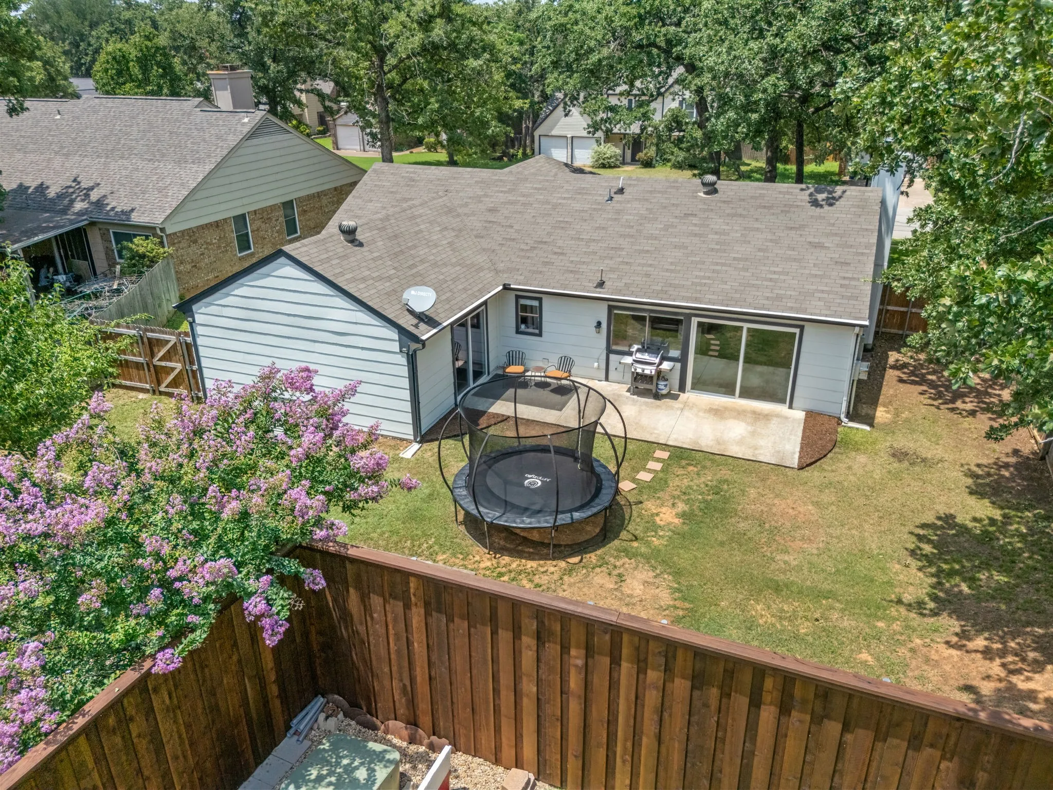 Single Family Residence For Sale in Tarrant County , 408 Thorn Wood Drive, Euless, Texas 76039, 3 Bedroom, 2 Bathroom, 2 Garage spaces, 1,523 Sqft, built in 1982, mls#21369759, Real Estate Agent in Euless, Homes For Sale in Tarrant county, Homes For Sale in Euless, Realtor in Euless Texas, Real Estate Brokerage Independent Realty Texas, Luminita Cordes Realtor