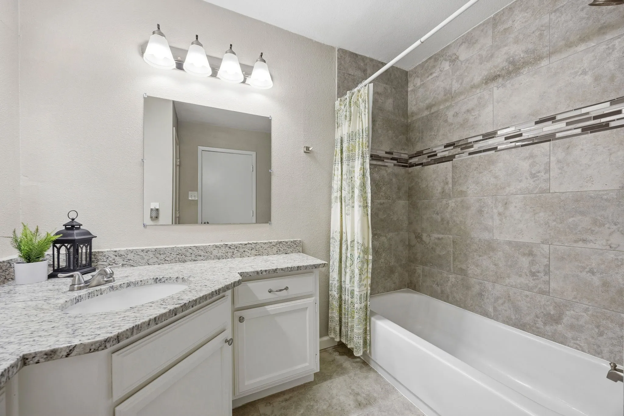 Single Family Residence For Sale in Tarrant County , 408 Thorn Wood Drive, Euless, Texas 76039, 3 Bedroom, 2 Bathroom, 2 Garage spaces, 1,523 Sqft, built in 1982, mls#21369759, Real Estate Agent in Euless, Homes For Sale in Tarrant county, Homes For Sale in Euless, Realtor in Euless Texas, Real Estate Brokerage Independent Realty Texas, Luminita Cordes Realtor