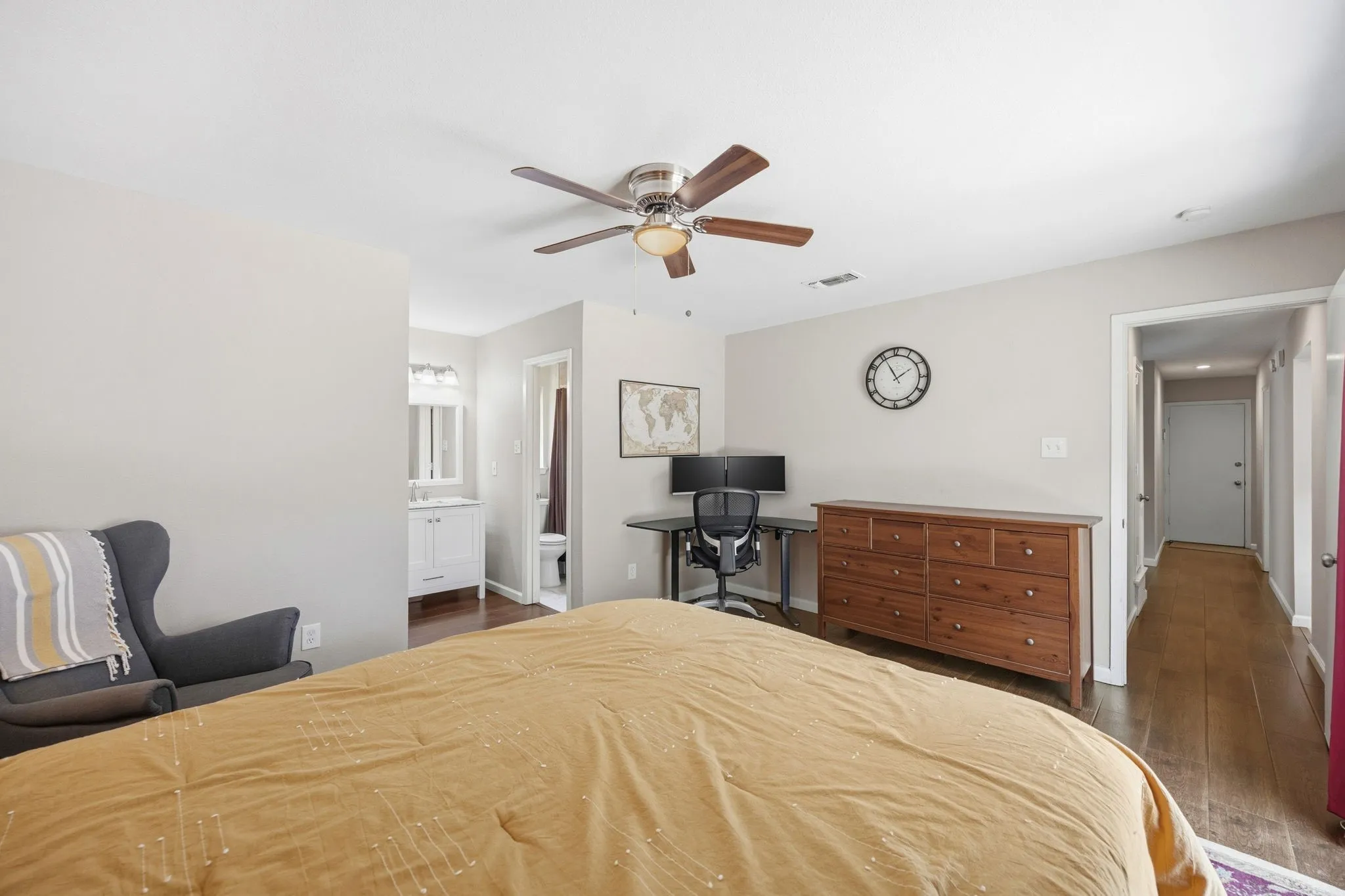 Single Family Residence For Sale in Tarrant County , 408 Thorn Wood Drive, Euless, Texas 76039, 3 Bedroom, 2 Bathroom, 2 Garage spaces, 1,523 Sqft, built in 1982, mls#21369759, Real Estate Agent in Euless, Homes For Sale in Tarrant county, Homes For Sale in Euless, Realtor in Euless Texas, Real Estate Brokerage Independent Realty Texas, Luminita Cordes Realtor