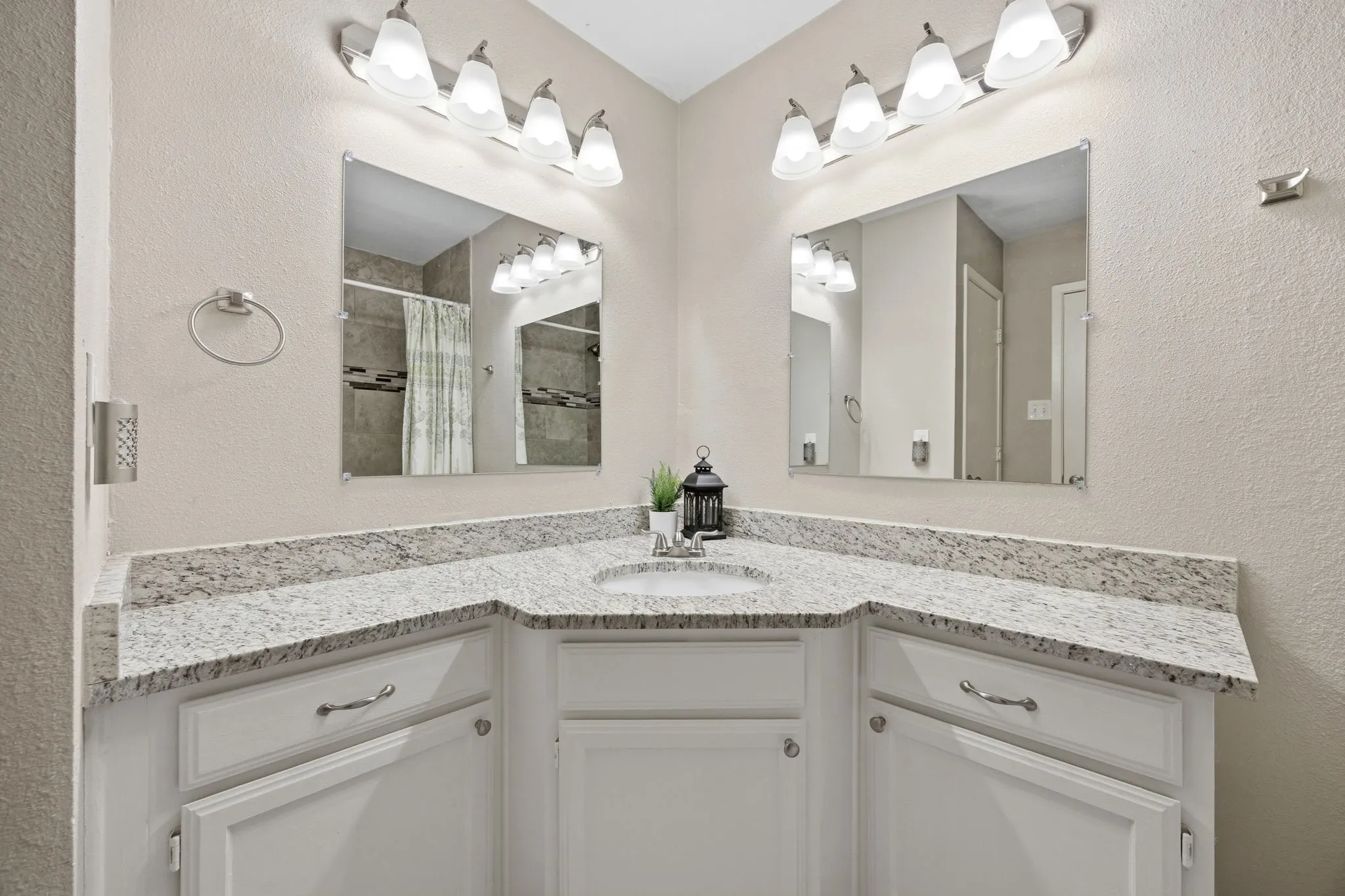 Single Family Residence For Sale in Tarrant County , 408 Thorn Wood Drive, Euless, Texas 76039, 3 Bedroom, 2 Bathroom, 2 Garage spaces, 1,523 Sqft, built in 1982, mls#21369759, Real Estate Agent in Euless, Homes For Sale in Tarrant county, Homes For Sale in Euless, Realtor in Euless Texas, Real Estate Brokerage Independent Realty Texas, Luminita Cordes Realtor