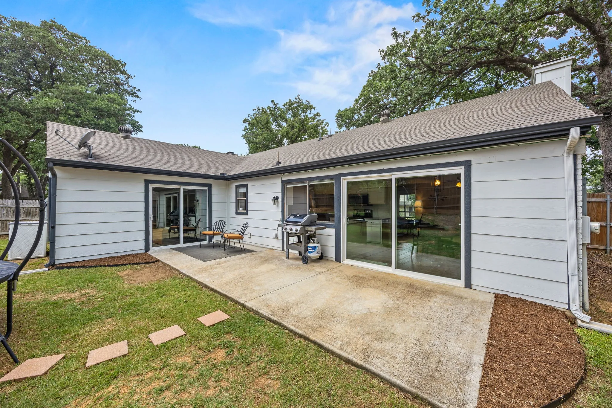 Single Family Residence For Sale in Tarrant County , 408 Thorn Wood Drive, Euless, Texas 76039, 3 Bedroom, 2 Bathroom, 2 Garage spaces, 1,523 Sqft, built in 1982, mls#21369759, Real Estate Agent in Euless, Homes For Sale in Tarrant county, Homes For Sale in Euless, Realtor in Euless Texas, Real Estate Brokerage Independent Realty Texas, Luminita Cordes Realtor