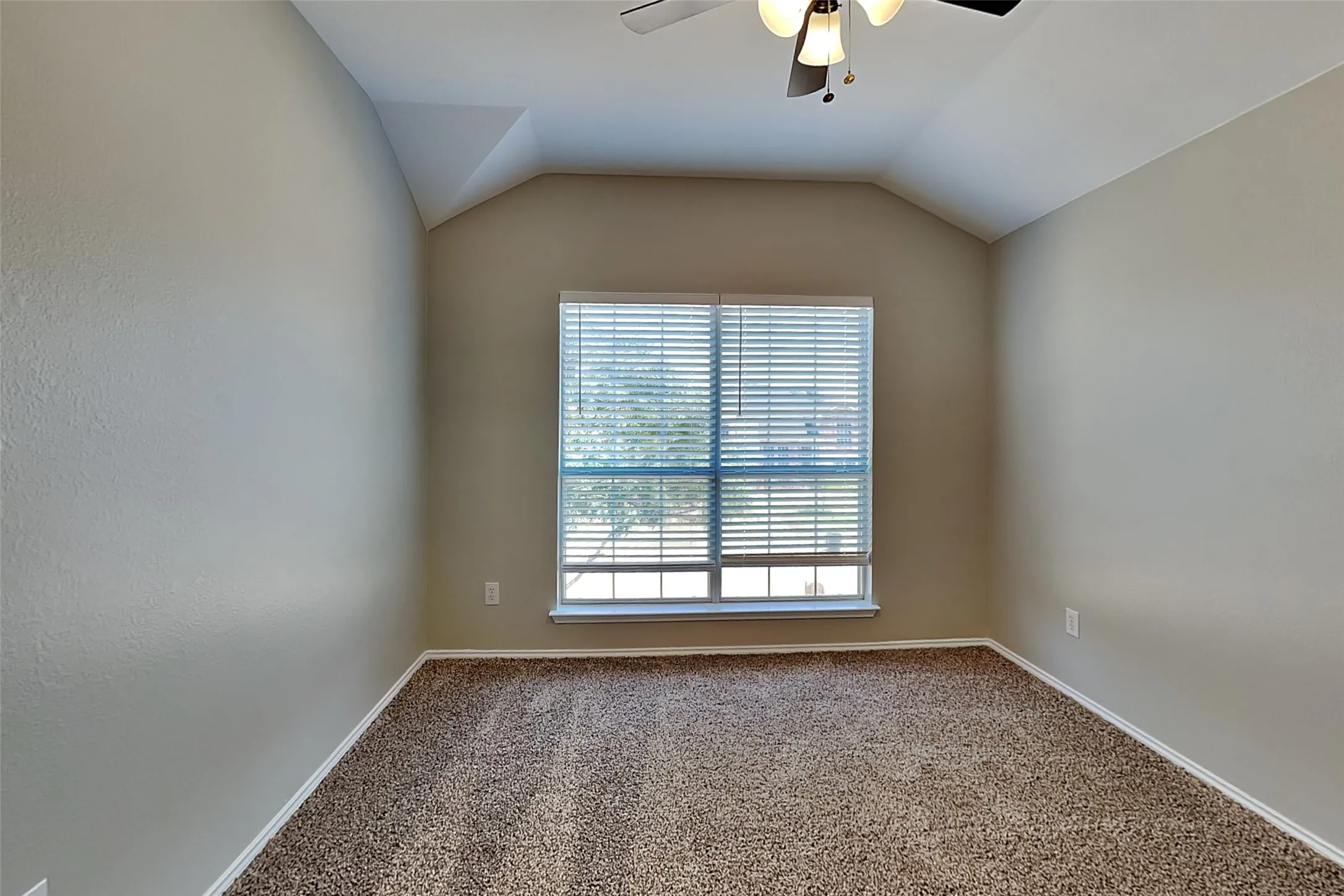 Single Family Residence For Rent in Denton County , 7016 Frost Lane, Denton, Texas 76210, 4 Bedroom, 3 Bathroom, 2 Garage spaces, 2,434 Sqft, built in 2000, mls#21369760, Real Estate Agent in Denton, Homes For Rent in Denton county, Homes For Rent in Denton, Realtor in Denton Texas, Real Estate Brokerage Independent Realty Texas, Luminita Cordes Realtor