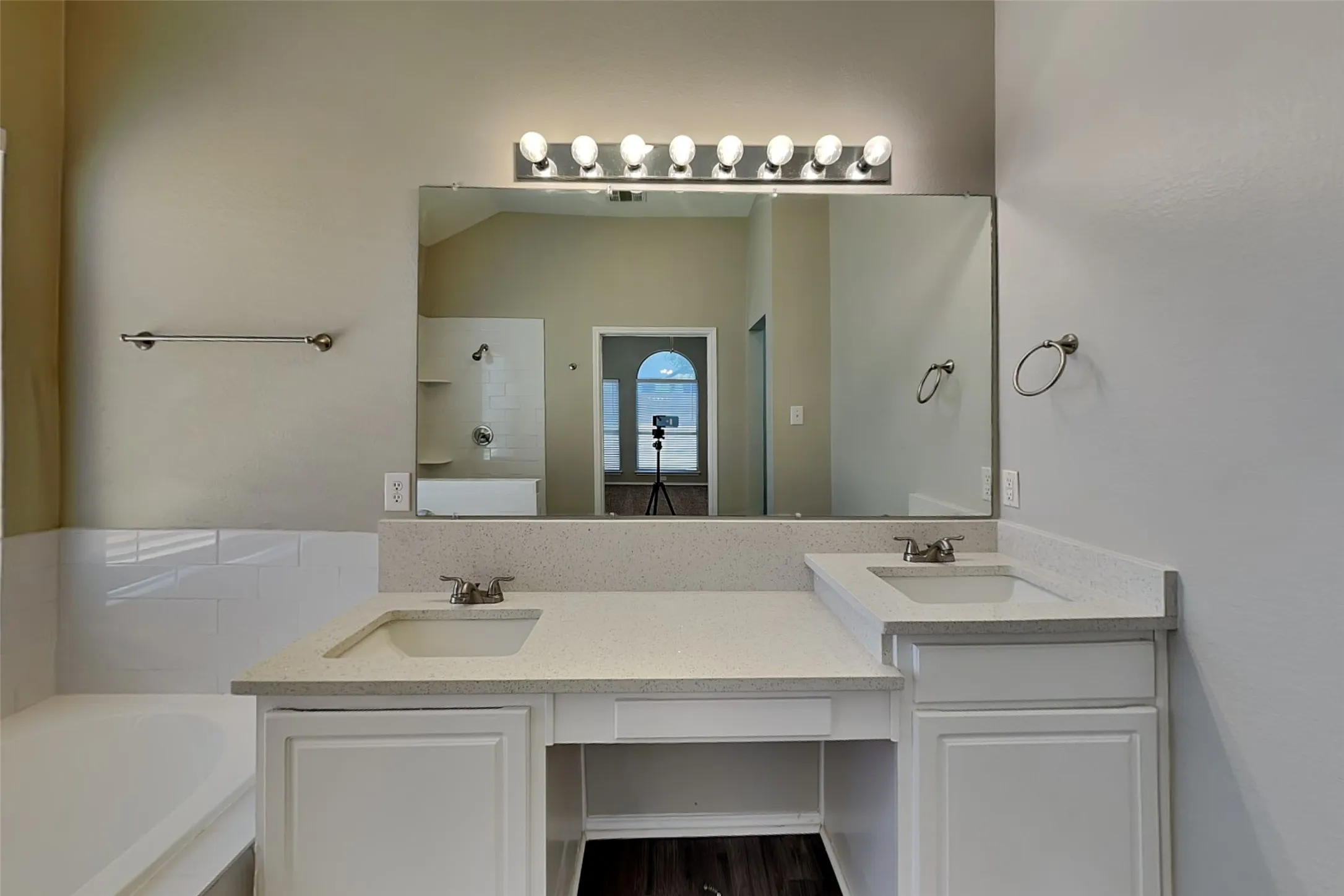 Single Family Residence For Rent in Denton County , 7016 Frost Lane, Denton, Texas 76210, 4 Bedroom, 3 Bathroom, 2 Garage spaces, 2,434 Sqft, built in 2000, mls#21369760, Real Estate Agent in Denton, Homes For Rent in Denton county, Homes For Rent in Denton, Realtor in Denton Texas, Real Estate Brokerage Independent Realty Texas, Luminita Cordes Realtor