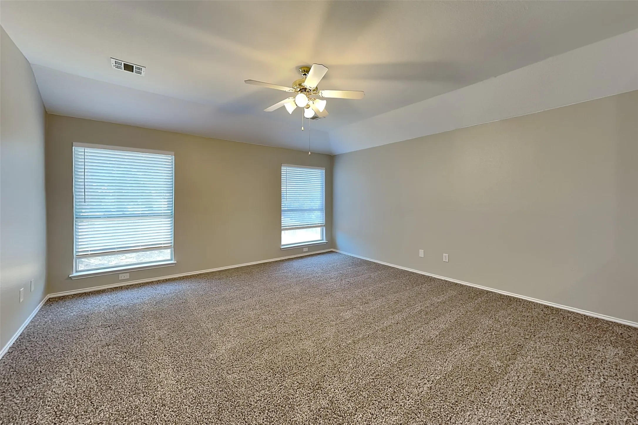 Single Family Residence For Rent in Denton County , 7016 Frost Lane, Denton, Texas 76210, 4 Bedroom, 3 Bathroom, 2 Garage spaces, 2,434 Sqft, built in 2000, mls#21369760, Real Estate Agent in Denton, Homes For Rent in Denton county, Homes For Rent in Denton, Realtor in Denton Texas, Real Estate Brokerage Independent Realty Texas, Luminita Cordes Realtor