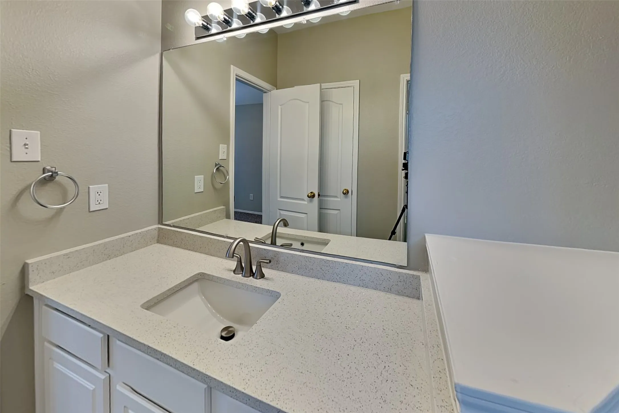 Single Family Residence For Rent in Denton County , 7016 Frost Lane, Denton, Texas 76210, 4 Bedroom, 3 Bathroom, 2 Garage spaces, 2,434 Sqft, built in 2000, mls#21369760, Real Estate Agent in Denton, Homes For Rent in Denton county, Homes For Rent in Denton, Realtor in Denton Texas, Real Estate Brokerage Independent Realty Texas, Luminita Cordes Realtor