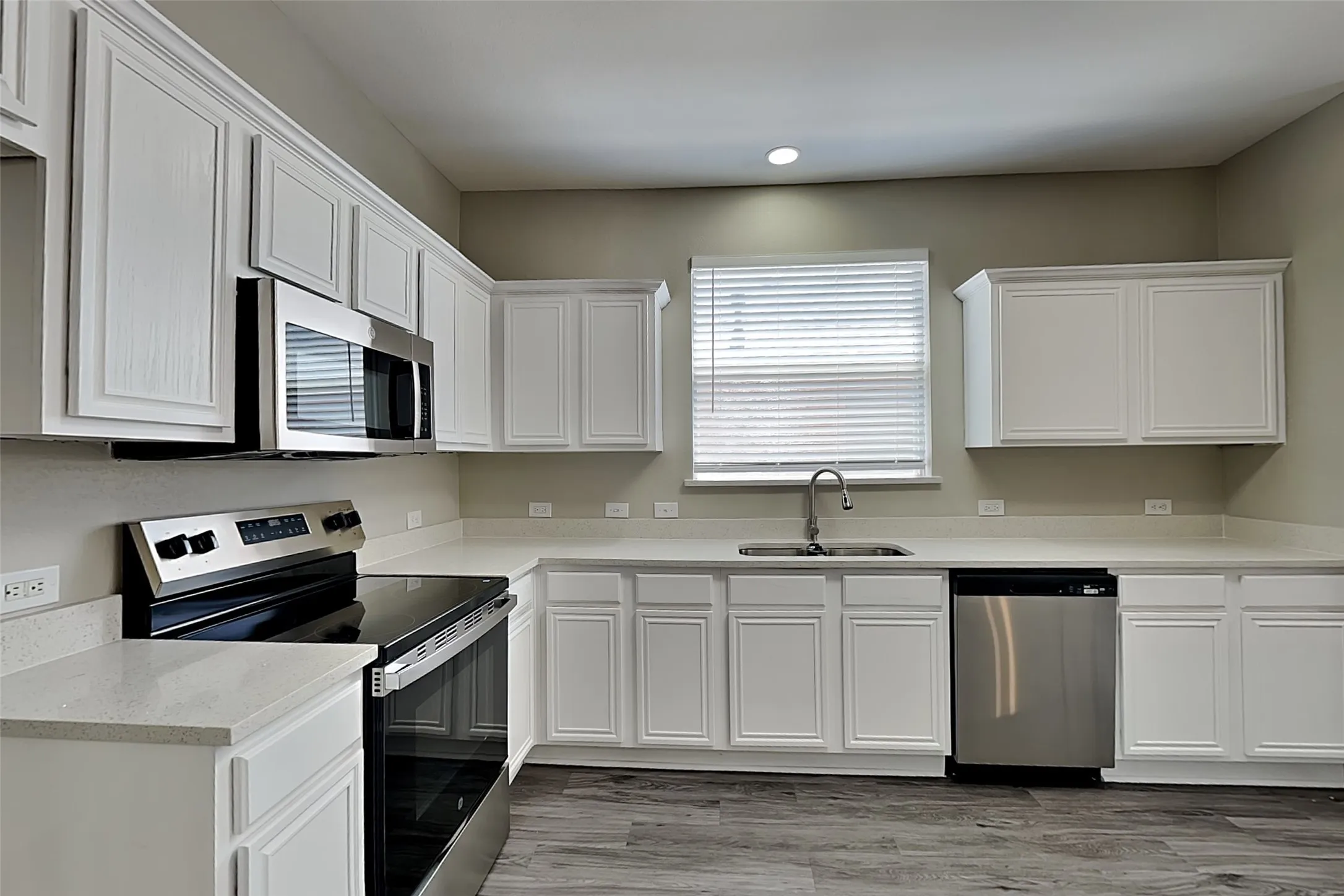 Single Family Residence For Rent in Denton County , 7016 Frost Lane, Denton, Texas 76210, 4 Bedroom, 3 Bathroom, 2 Garage spaces, 2,434 Sqft, built in 2000, mls#21369760, Real Estate Agent in Denton, Homes For Rent in Denton county, Homes For Rent in Denton, Realtor in Denton Texas, Real Estate Brokerage Independent Realty Texas, Luminita Cordes Realtor
