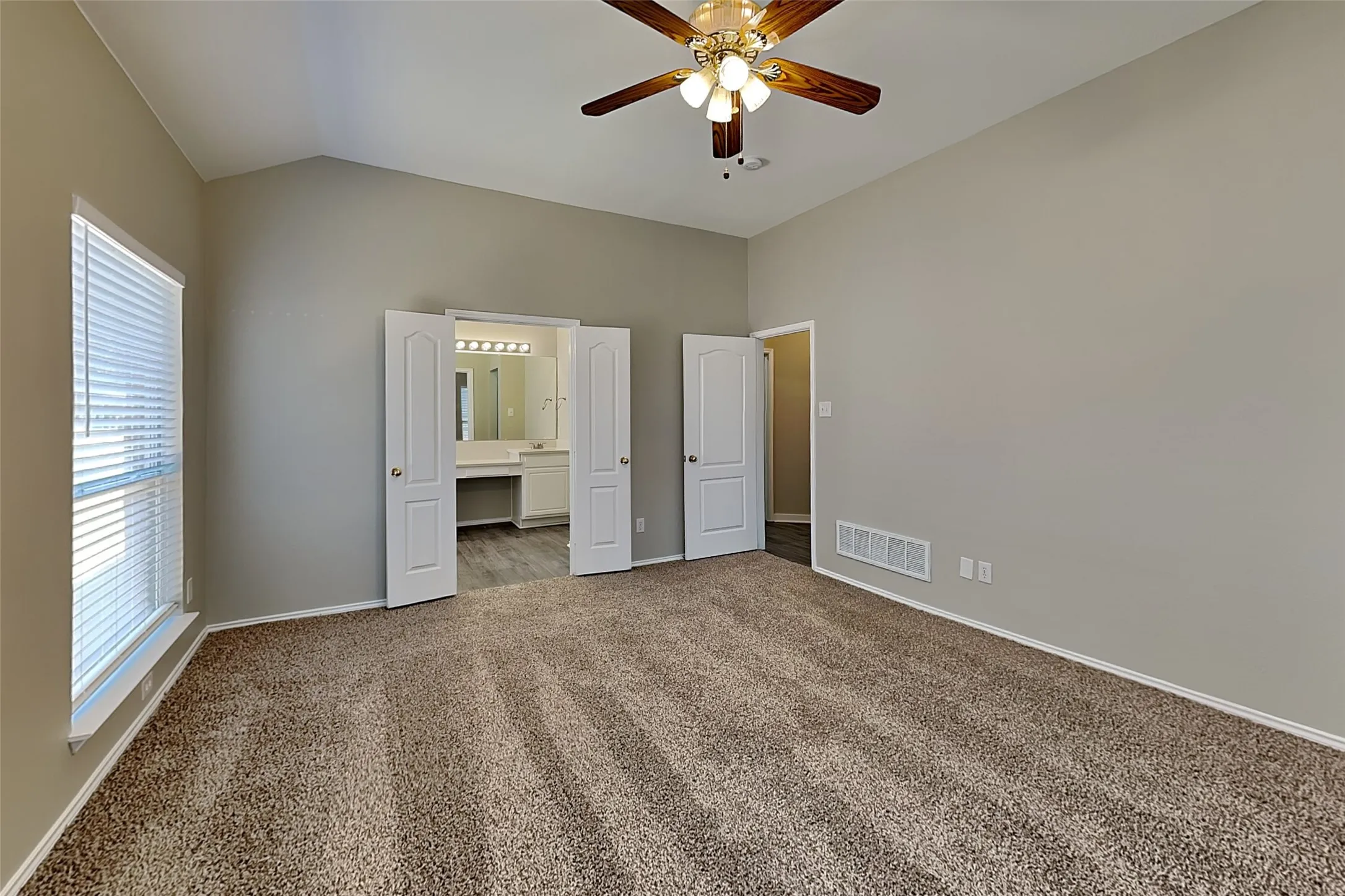 Single Family Residence For Rent in Denton County , 7016 Frost Lane, Denton, Texas 76210, 4 Bedroom, 3 Bathroom, 2 Garage spaces, 2,434 Sqft, built in 2000, mls#21369760, Real Estate Agent in Denton, Homes For Rent in Denton county, Homes For Rent in Denton, Realtor in Denton Texas, Real Estate Brokerage Independent Realty Texas, Luminita Cordes Realtor