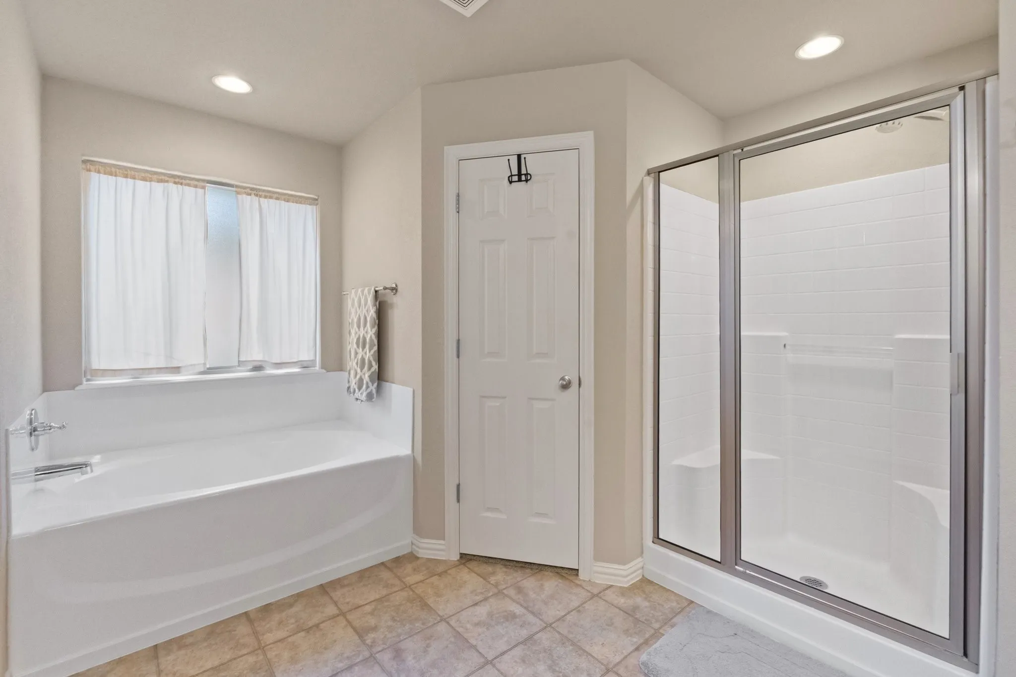 Single Family Residence For Sale in Johnson County , 609 Jeffdale Drive, Burleson, Texas 76028, 3 Bedroom, 2 Bathroom, 2 Garage spaces, 1,860 Sqft, built in 2012, mls#21367969, Real Estate Agent in Burleson, Homes For Sale in Johnson county, Homes For Sale in Burleson, Realtor in Burleson Texas, Real Estate Brokerage Independent Realty Texas, Luminita Cordes Realtor