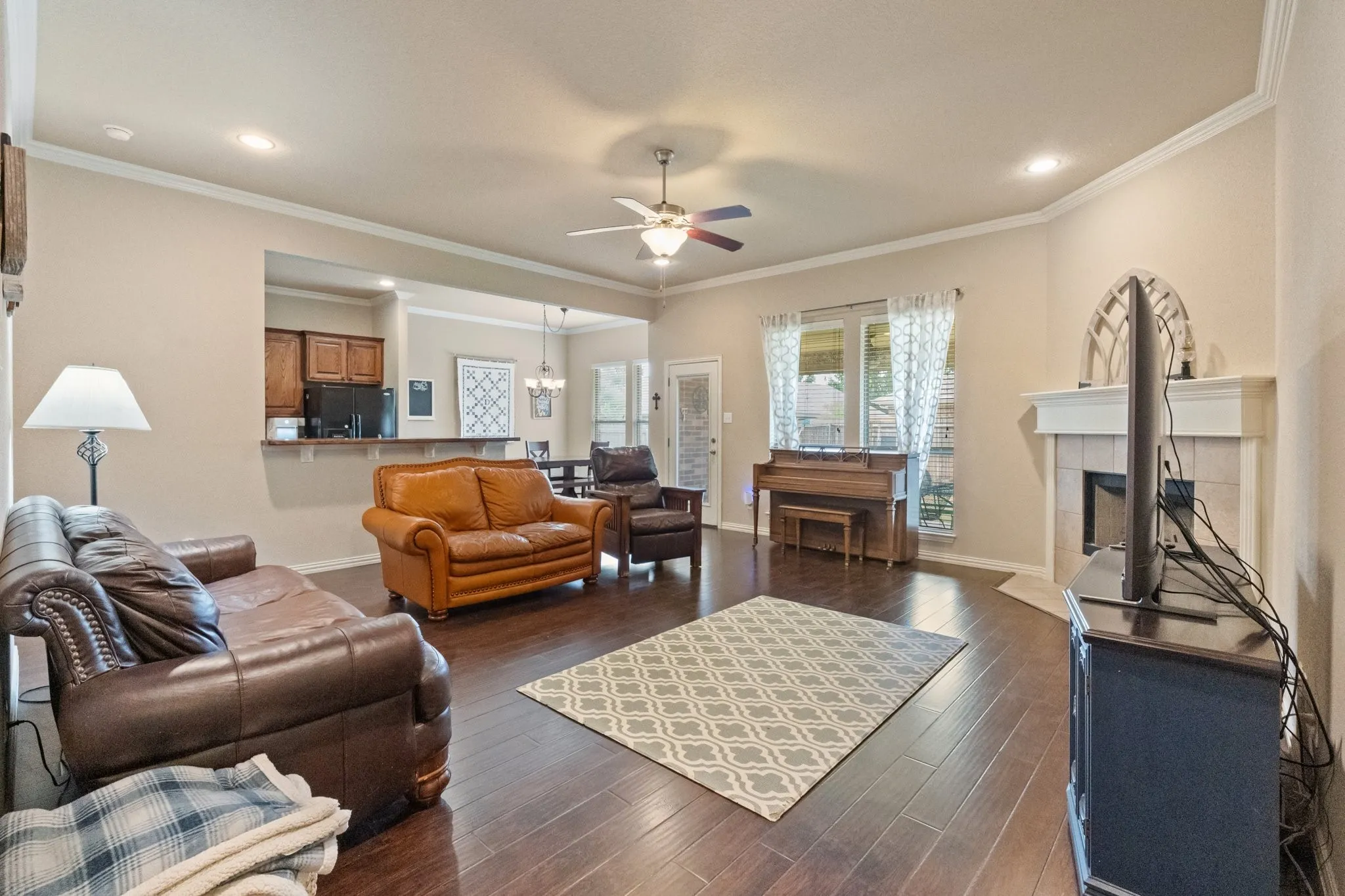 Single Family Residence For Sale in Johnson County , 609 Jeffdale Drive, Burleson, Texas 76028, 3 Bedroom, 2 Bathroom, 2 Garage spaces, 1,860 Sqft, built in 2012, mls#21367969, Real Estate Agent in Burleson, Homes For Sale in Johnson county, Homes For Sale in Burleson, Realtor in Burleson Texas, Real Estate Brokerage Independent Realty Texas, Luminita Cordes Realtor