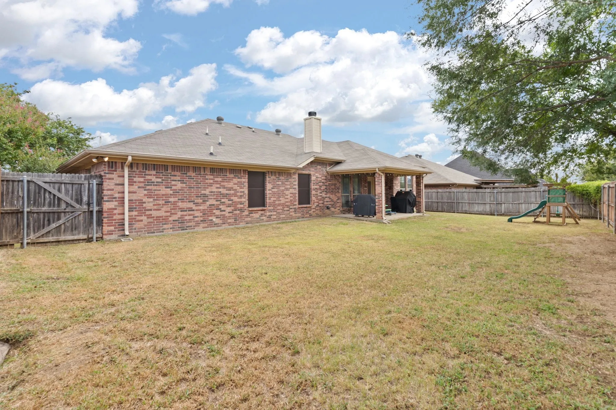 Single Family Residence For Sale in Johnson County , 609 Jeffdale Drive, Burleson, Texas 76028, 3 Bedroom, 2 Bathroom, 2 Garage spaces, 1,860 Sqft, built in 2012, mls#21367969, Real Estate Agent in Burleson, Homes For Sale in Johnson county, Homes For Sale in Burleson, Realtor in Burleson Texas, Real Estate Brokerage Independent Realty Texas, Luminita Cordes Realtor