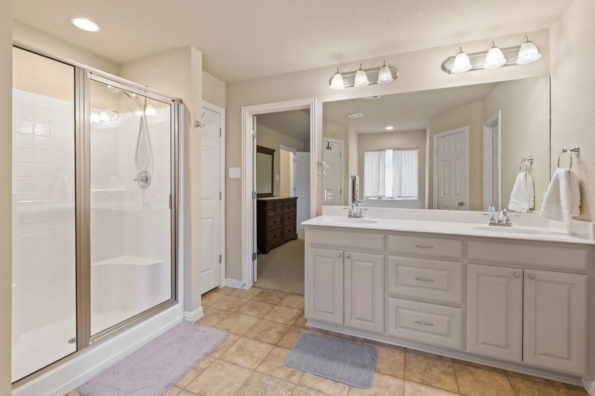 Single Family Residence For Sale in Johnson County , 609 Jeffdale Drive, Burleson, Texas 76028, 3 Bedroom, 2 Bathroom, 2 Garage spaces, 1,860 Sqft, built in 2012, mls#21367969, Real Estate Agent in Burleson, Homes For Sale in Johnson county, Homes For Sale in Burleson, Realtor in Burleson Texas, Real Estate Brokerage Independent Realty Texas, Luminita Cordes Realtor