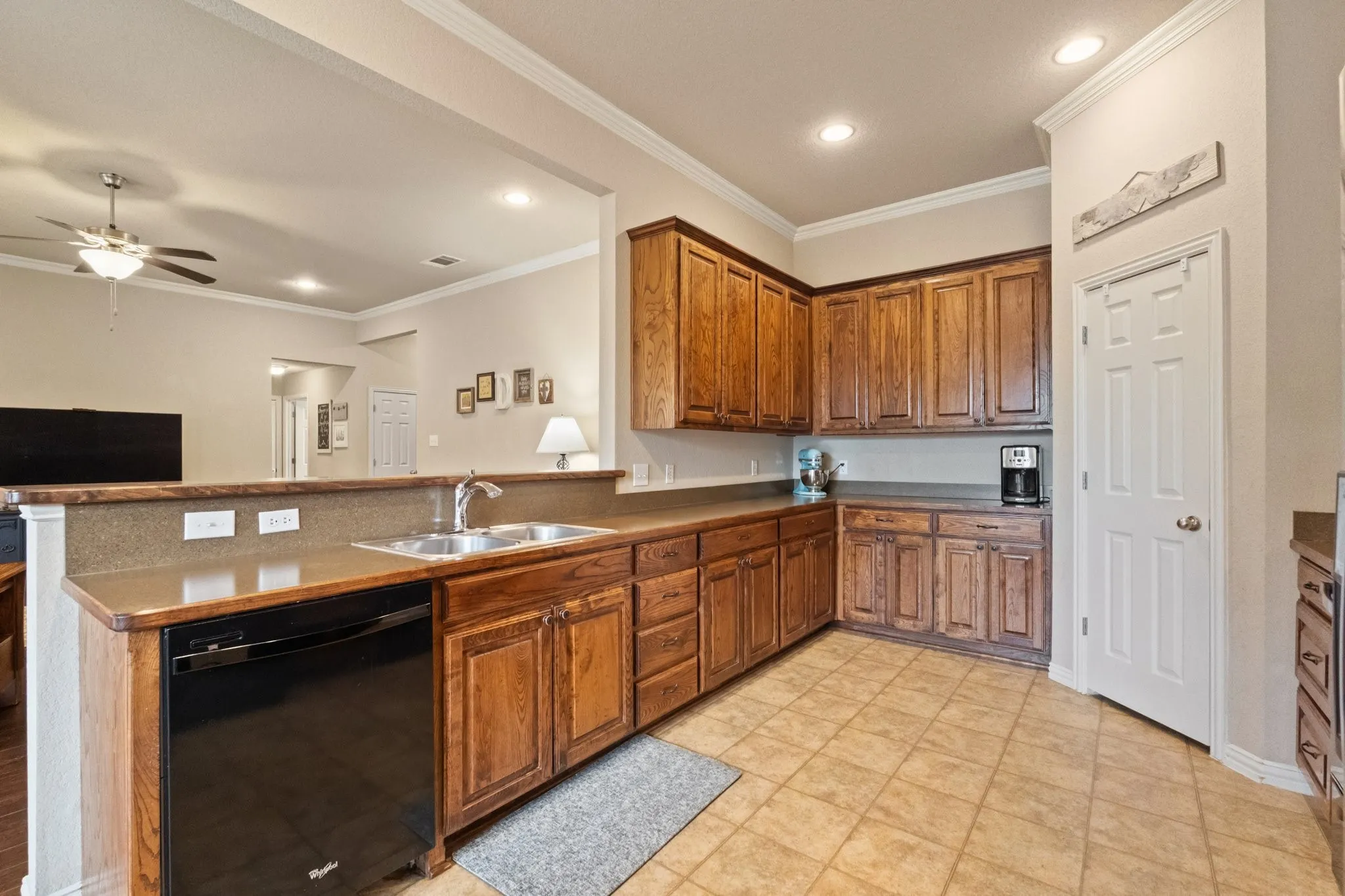 Single Family Residence For Sale in Johnson County , 609 Jeffdale Drive, Burleson, Texas 76028, 3 Bedroom, 2 Bathroom, 2 Garage spaces, 1,860 Sqft, built in 2012, mls#21367969, Real Estate Agent in Burleson, Homes For Sale in Johnson county, Homes For Sale in Burleson, Realtor in Burleson Texas, Real Estate Brokerage Independent Realty Texas, Luminita Cordes Realtor