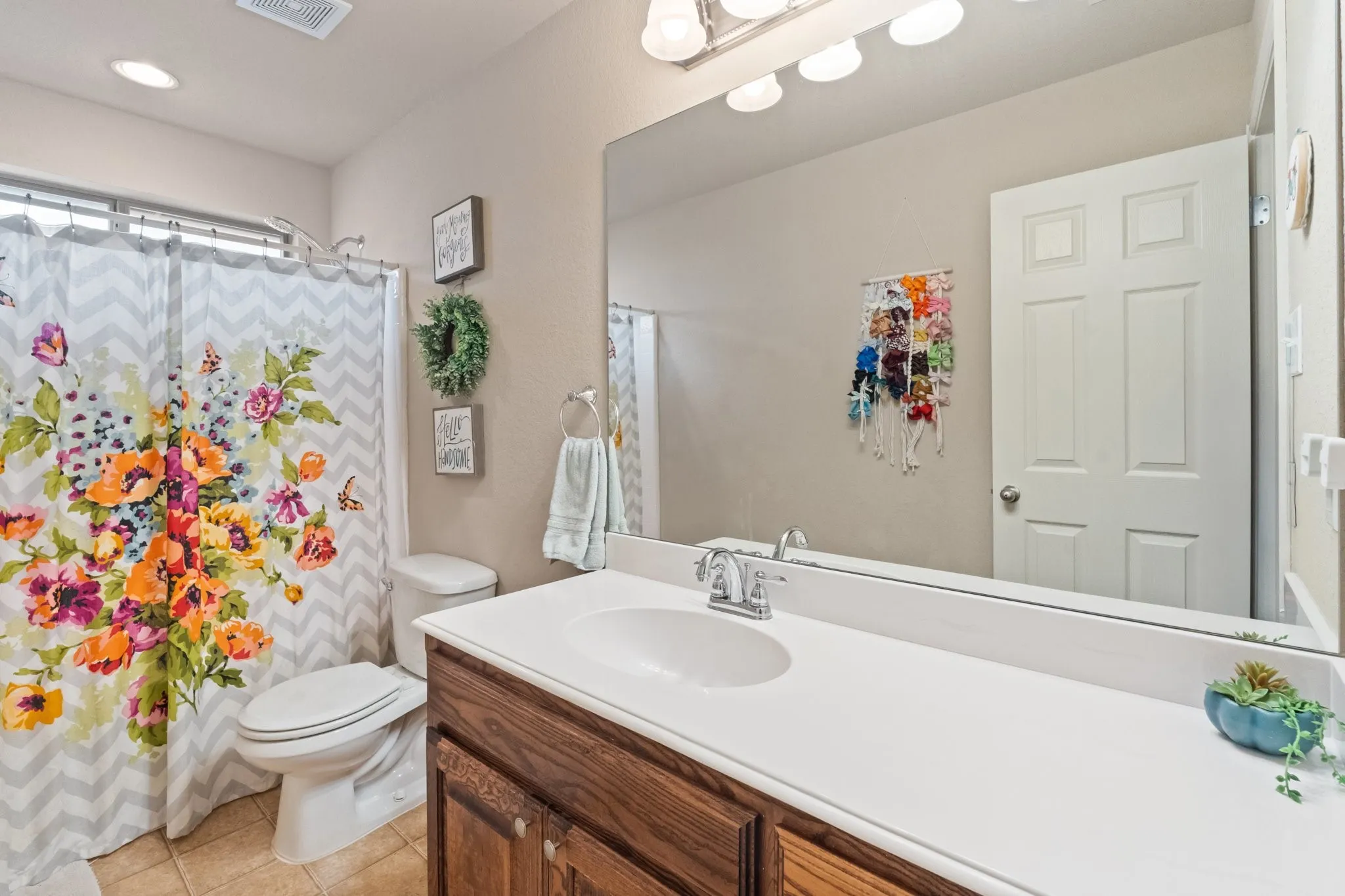 Single Family Residence For Sale in Johnson County , 609 Jeffdale Drive, Burleson, Texas 76028, 3 Bedroom, 2 Bathroom, 2 Garage spaces, 1,860 Sqft, built in 2012, mls#21367969, Real Estate Agent in Burleson, Homes For Sale in Johnson county, Homes For Sale in Burleson, Realtor in Burleson Texas, Real Estate Brokerage Independent Realty Texas, Luminita Cordes Realtor