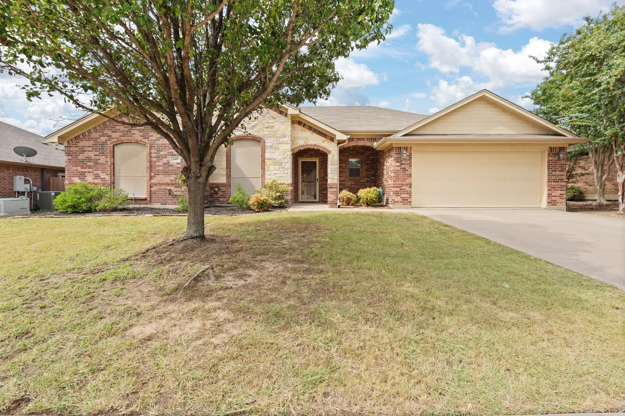Single Family Residence For Sale in Johnson County , 609 Jeffdale Drive, Burleson, Texas 76028, 3 Bedroom, 2 Bathroom, 2 Garage spaces, 1,860 Sqft, built in 2012, mls#21367969, Real Estate Agent in Burleson, Homes For Sale in Johnson county, Homes For Sale in Burleson, Realtor in Burleson Texas, Real Estate Brokerage Independent Realty Texas, Luminita Cordes Realtor