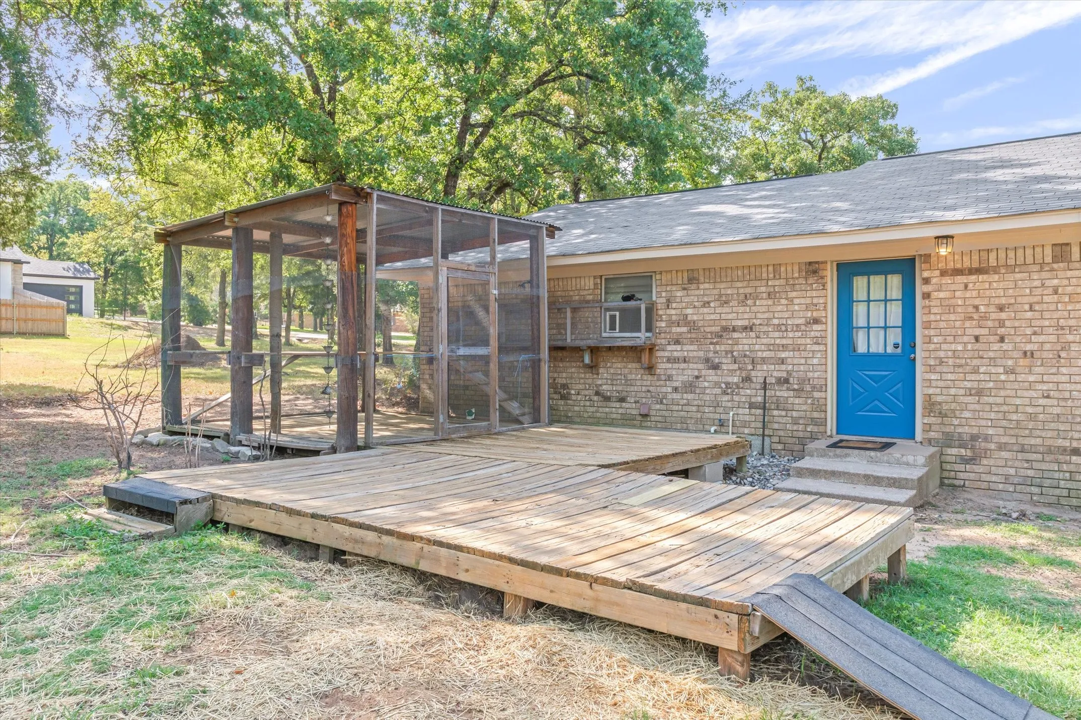 Back deck is perfect for your backyard BBQ.  Includes a kennel or chicken coop